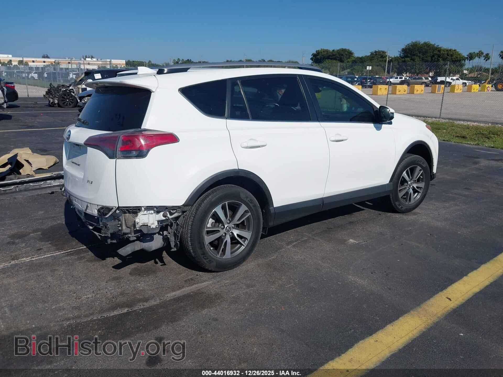 2018 TOYOTA RAV4 - VIN: JTMRFREV9JJ256826 - Фото 4