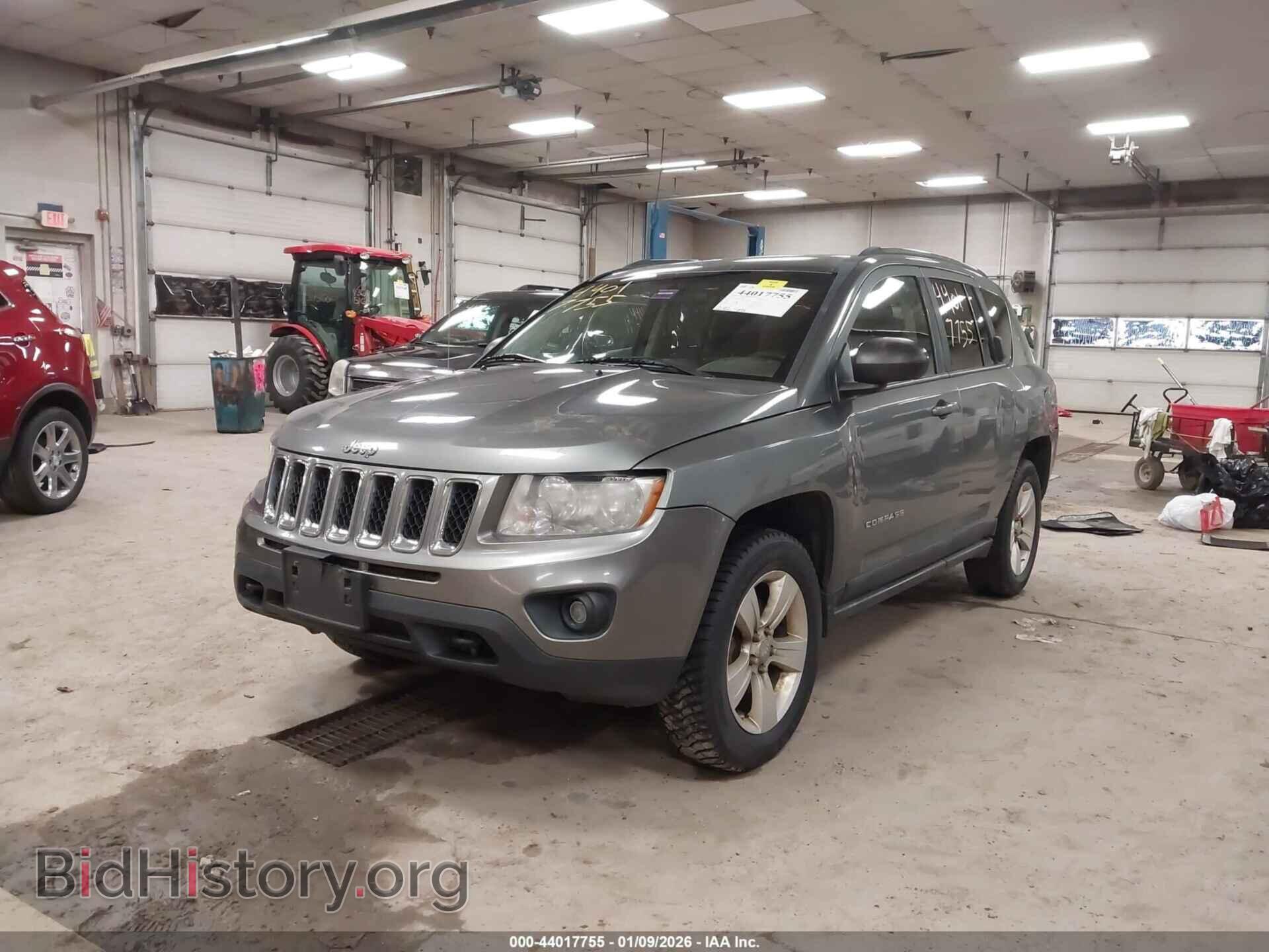 2011 JEEP COMPASS - VIN: 1J4NF1FB8BD279657 - Photo 2