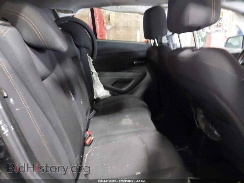 2017 Chevrolet TRAX (VIN 3GNCJLSB2HL280276) — photo 8 of 16