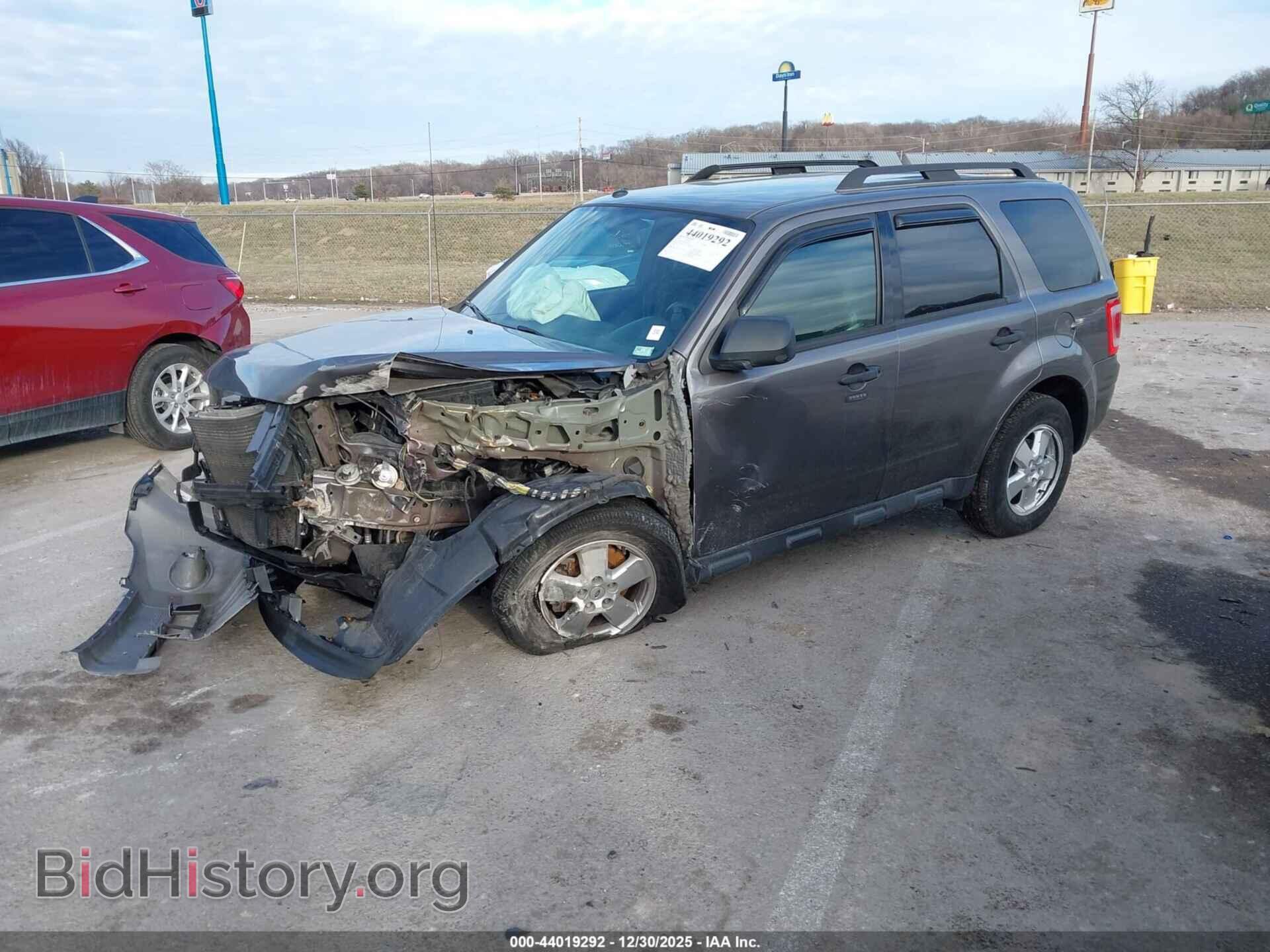 2011 FORD ESCAPE - VIN: 1FMCU0D75BKB74142 - Фото 2
