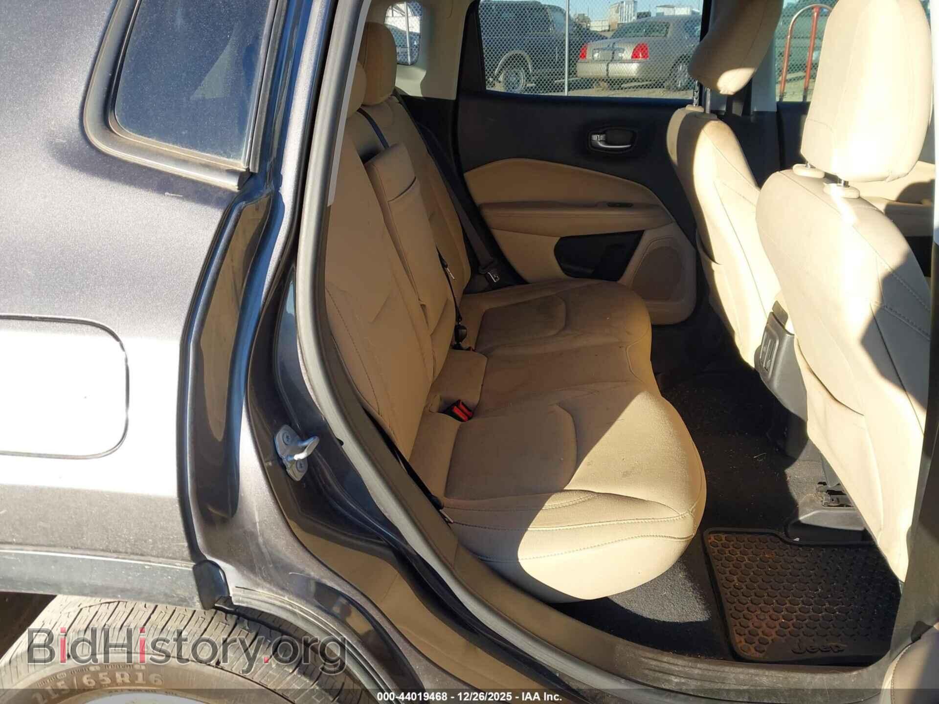 2018 JEEP COMPASS - VIN: 3C4NJCAB2JT411702 - Фото 8