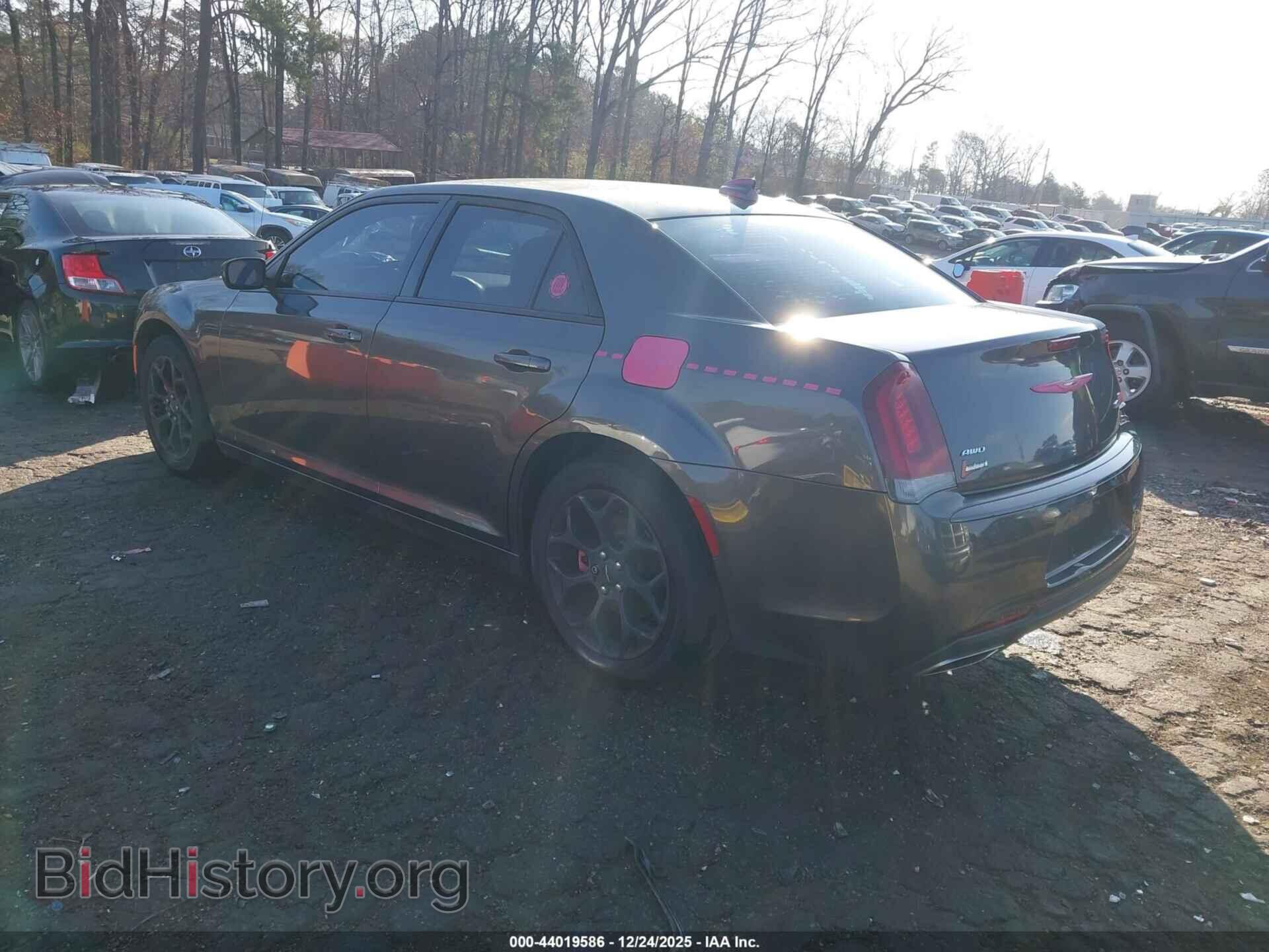 2019 CHRYSLER 300 - VIN: 2C3CCARG6KH538375 - Фото 3