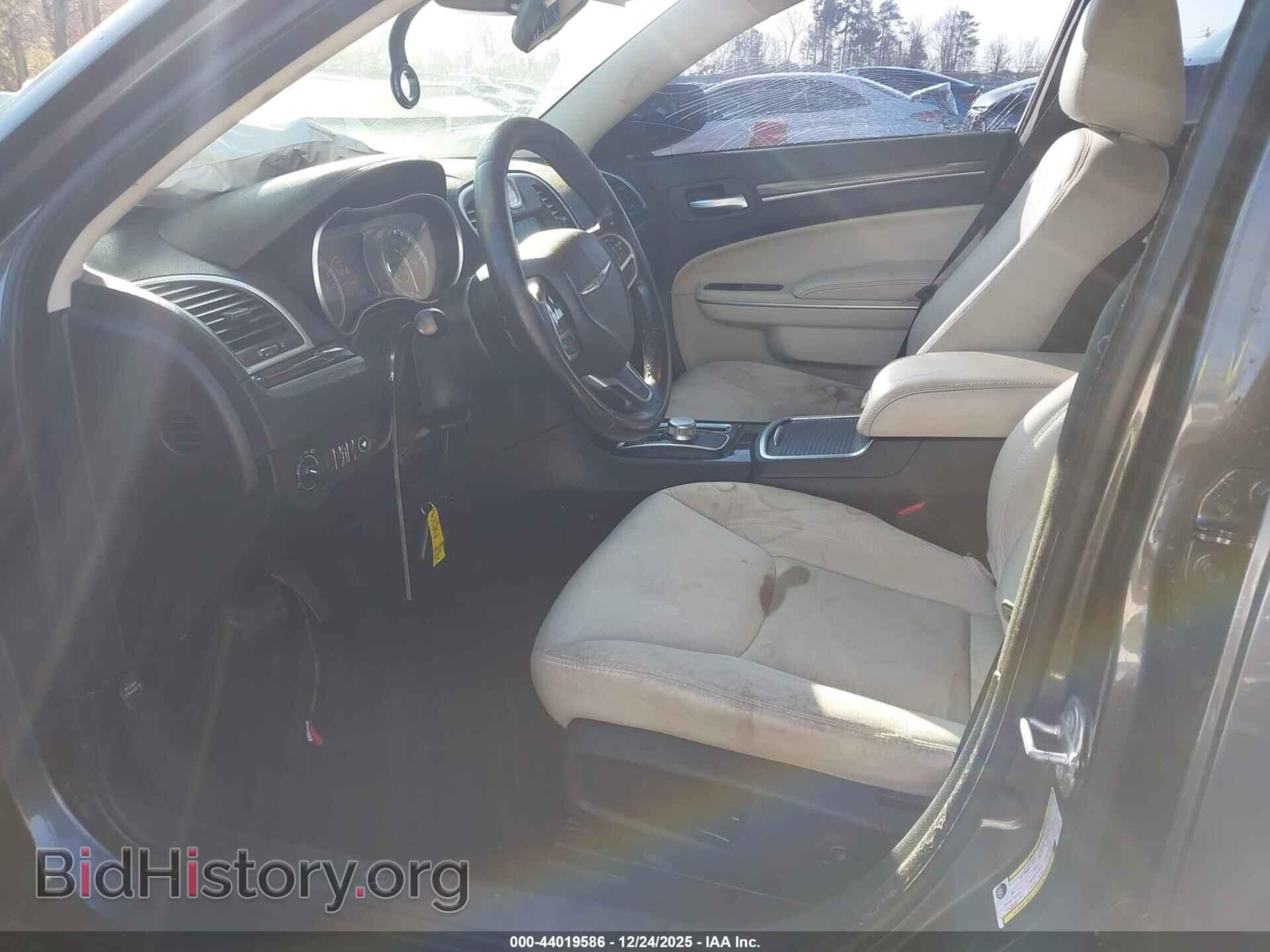 2019 CHRYSLER 300 - VIN: 2C3CCARG6KH538375 - Фото 5