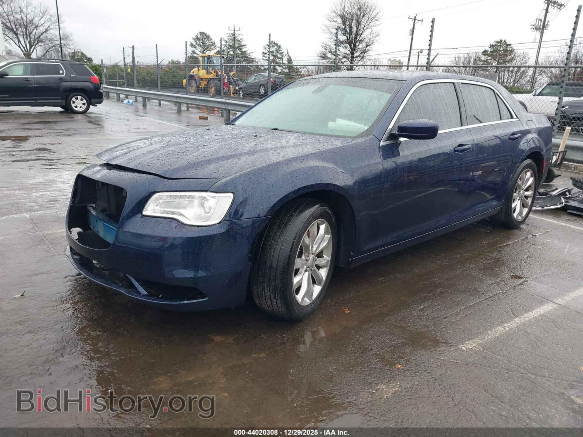 2016 CHRYSLER 300 - VIN: 2C3CCARG4GH270532 - Фото 2