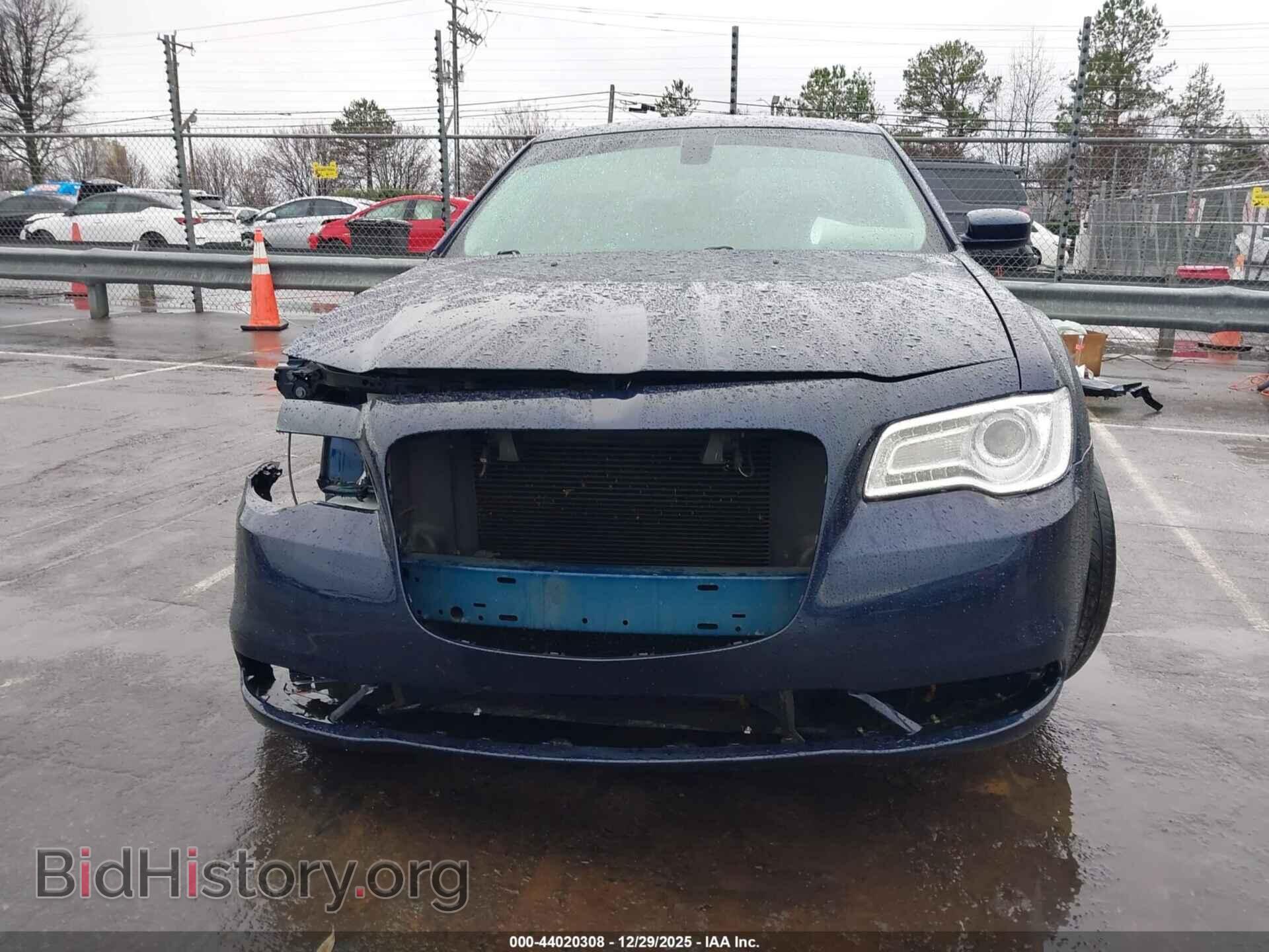 2016 CHRYSLER 300 - VIN: 2C3CCARG4GH270532 - Фото 13
