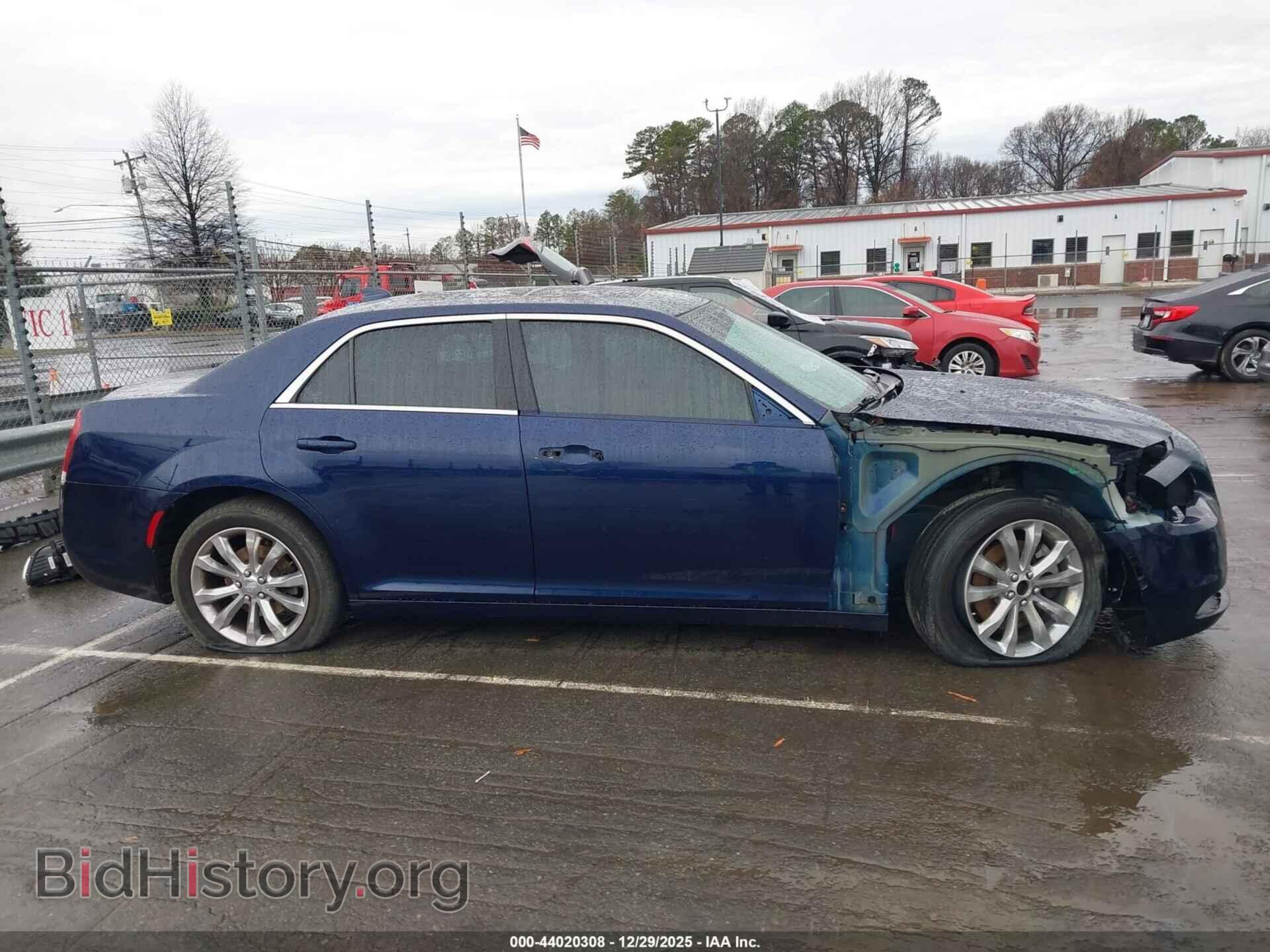 2016 CHRYSLER 300 - VIN: 2C3CCARG4GH270532 - Фото 14