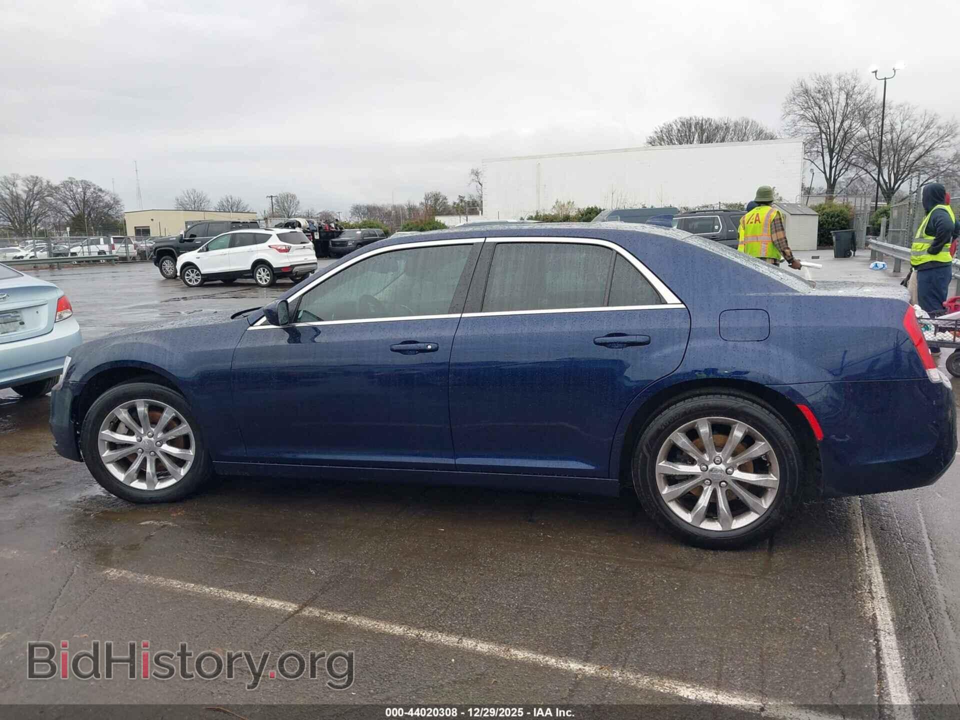2016 CHRYSLER 300 - VIN: 2C3CCARG4GH270532 - Фото 15