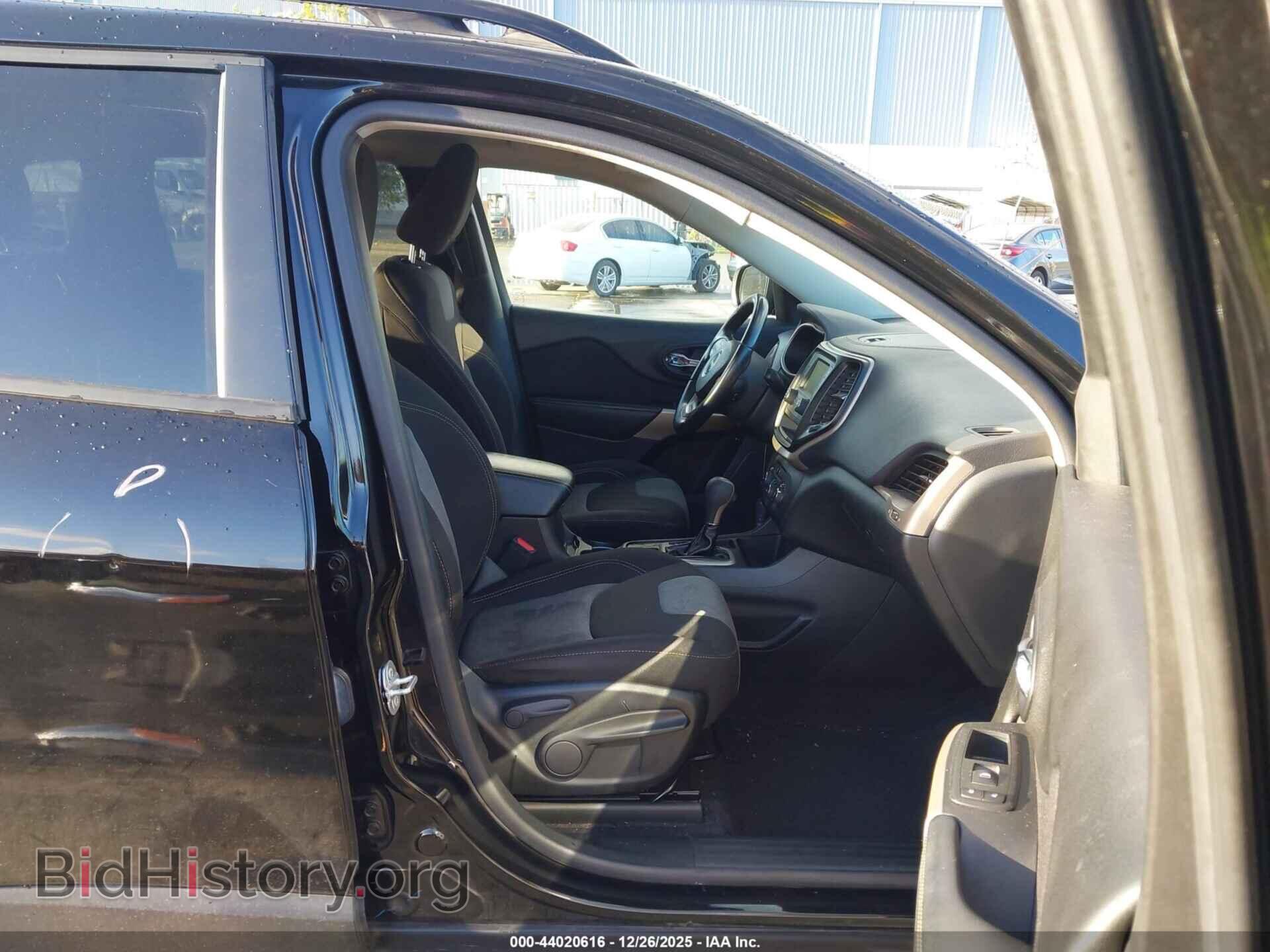 2018 JEEP CHEROKEE - VIN: 1C4PJLCB4JD556462 - Фото 5