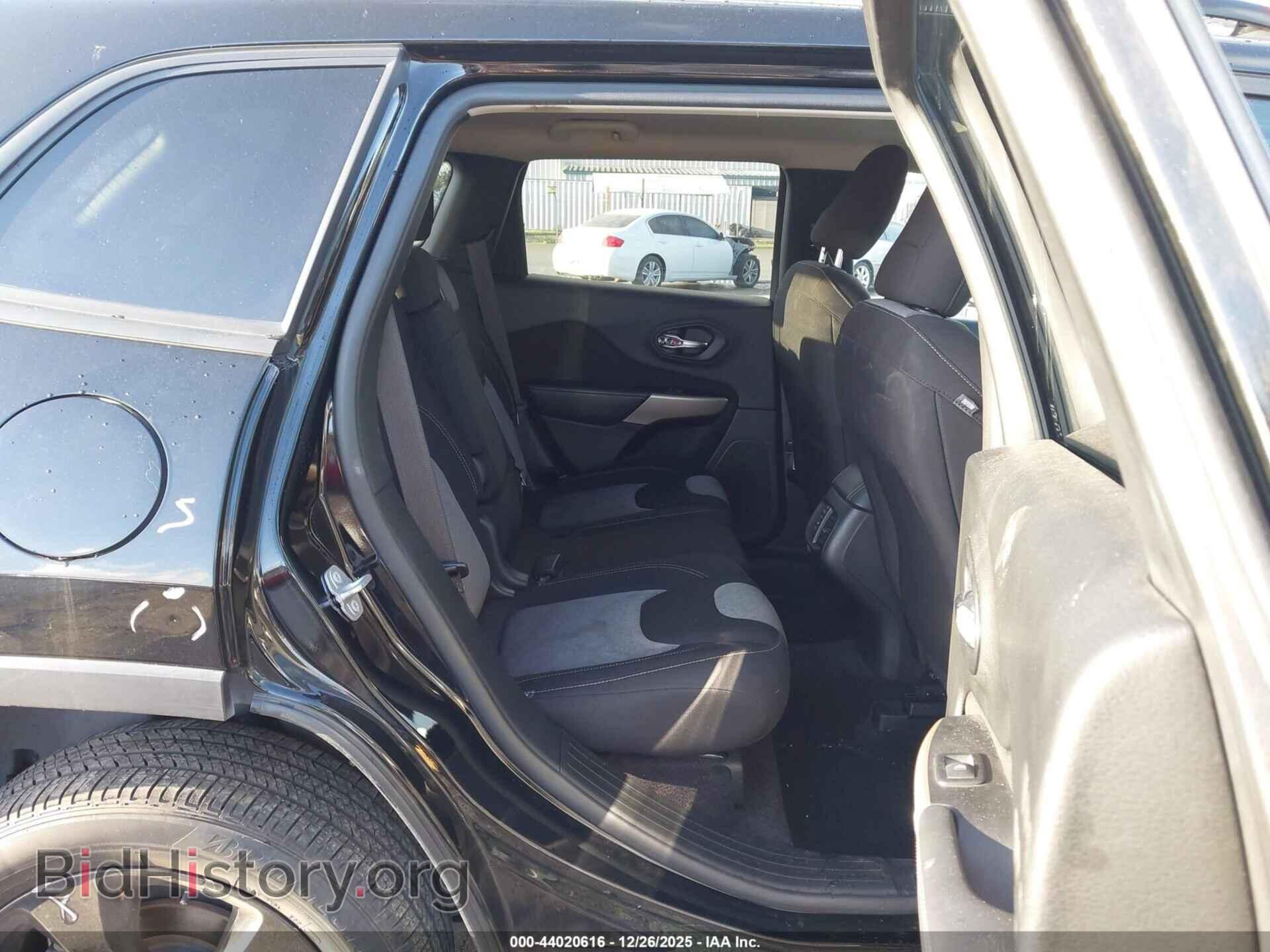 2018 JEEP CHEROKEE - VIN: 1C4PJLCB4JD556462 - Фото 8