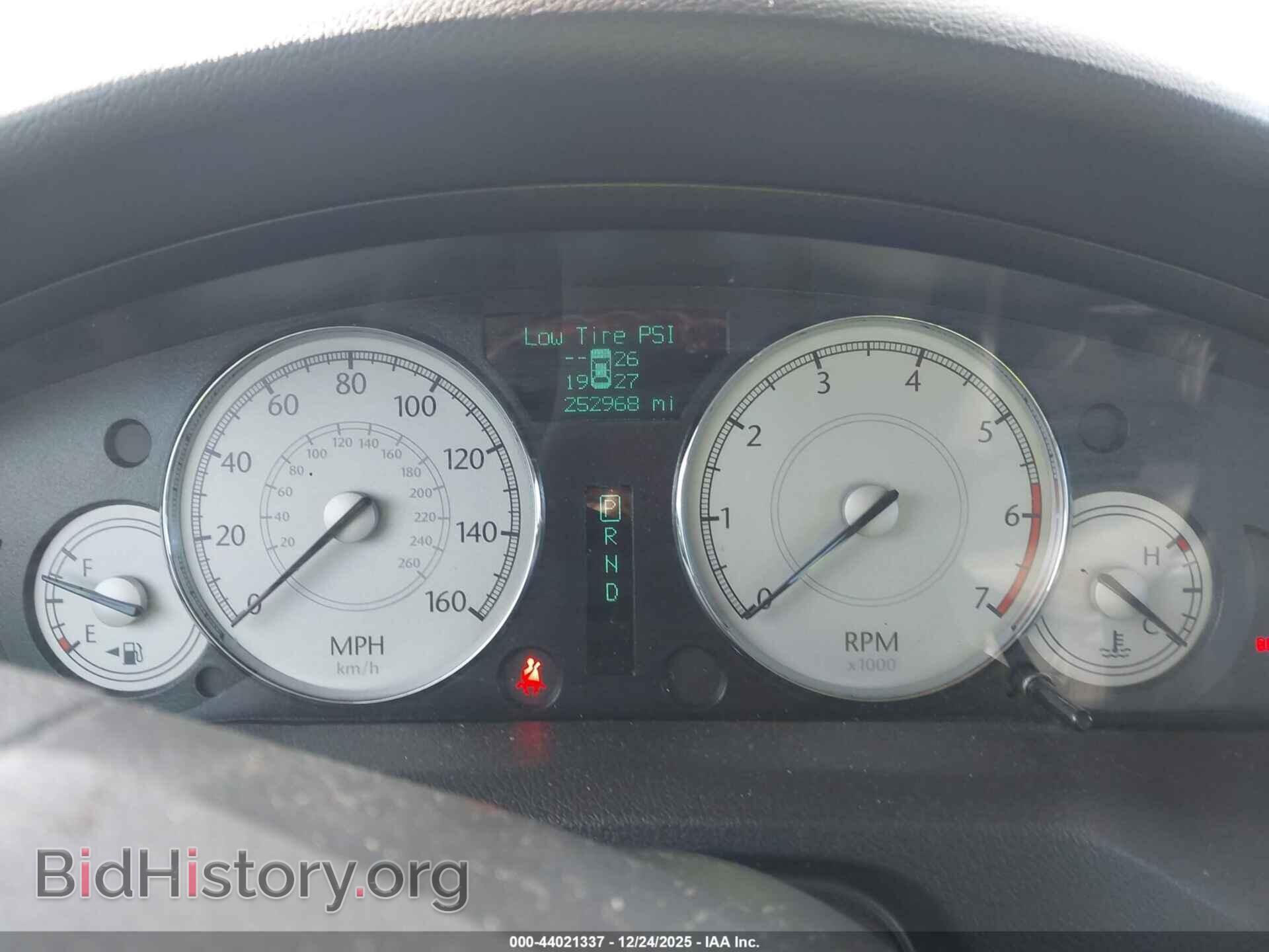 2006 CHRYSLER 300C - VIN: 2C3KA63H66H501302 - Фото 7