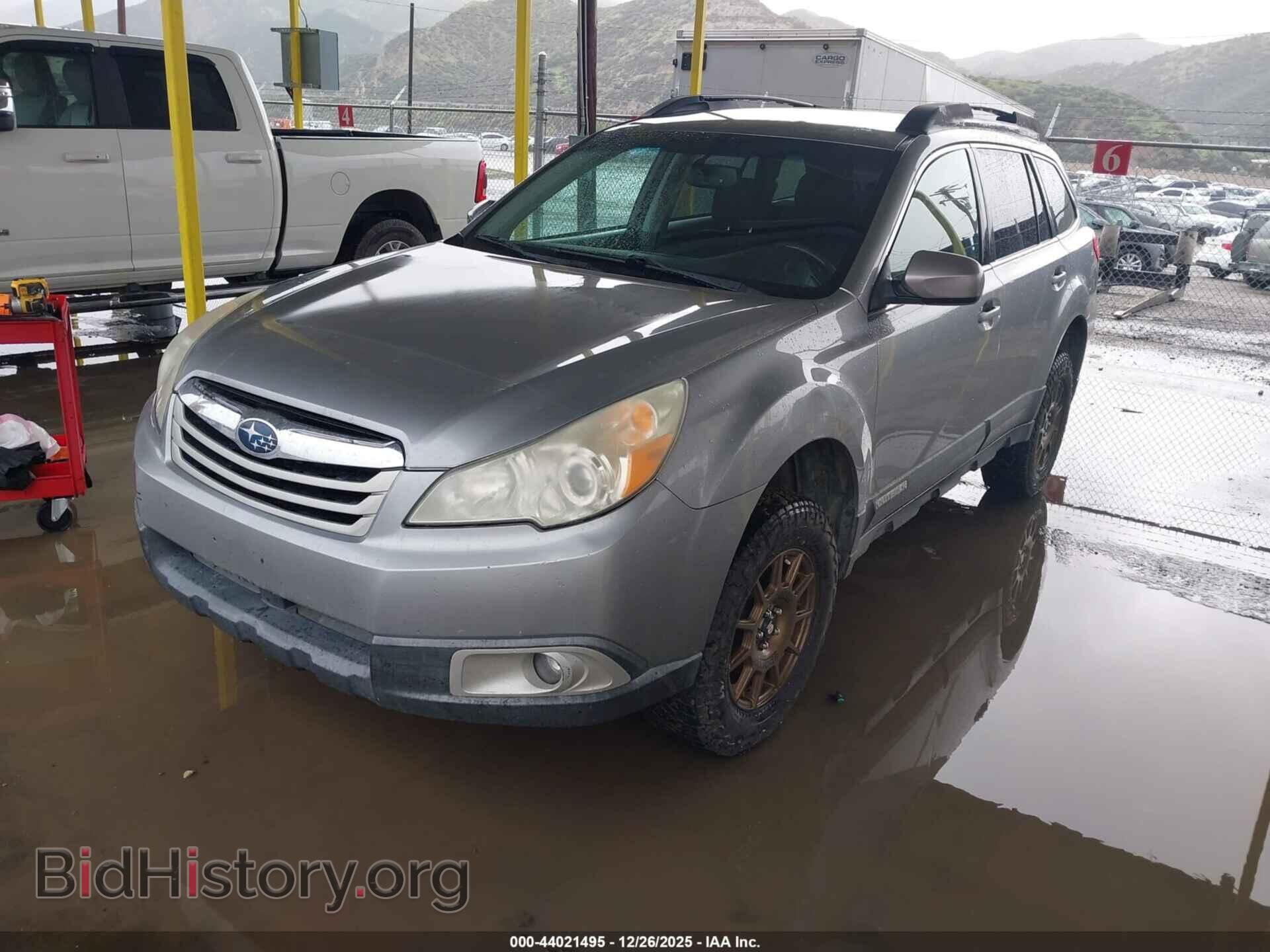 2011 SUBARU OUTBACK - VIN: 4S4BRBCC8B3418111 - Фото 2