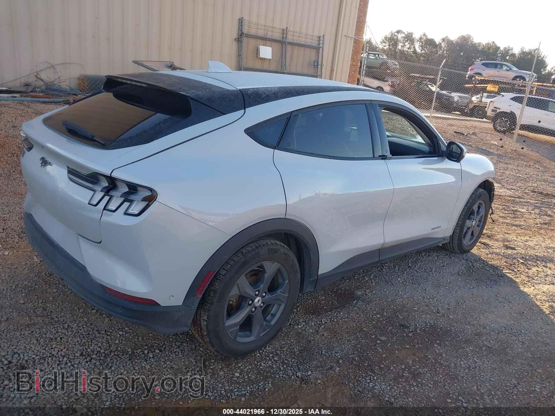 2022 FORD MUSTANG MACH-E - VIN: 3FMTK1RM7NMA21639 - Фото 4