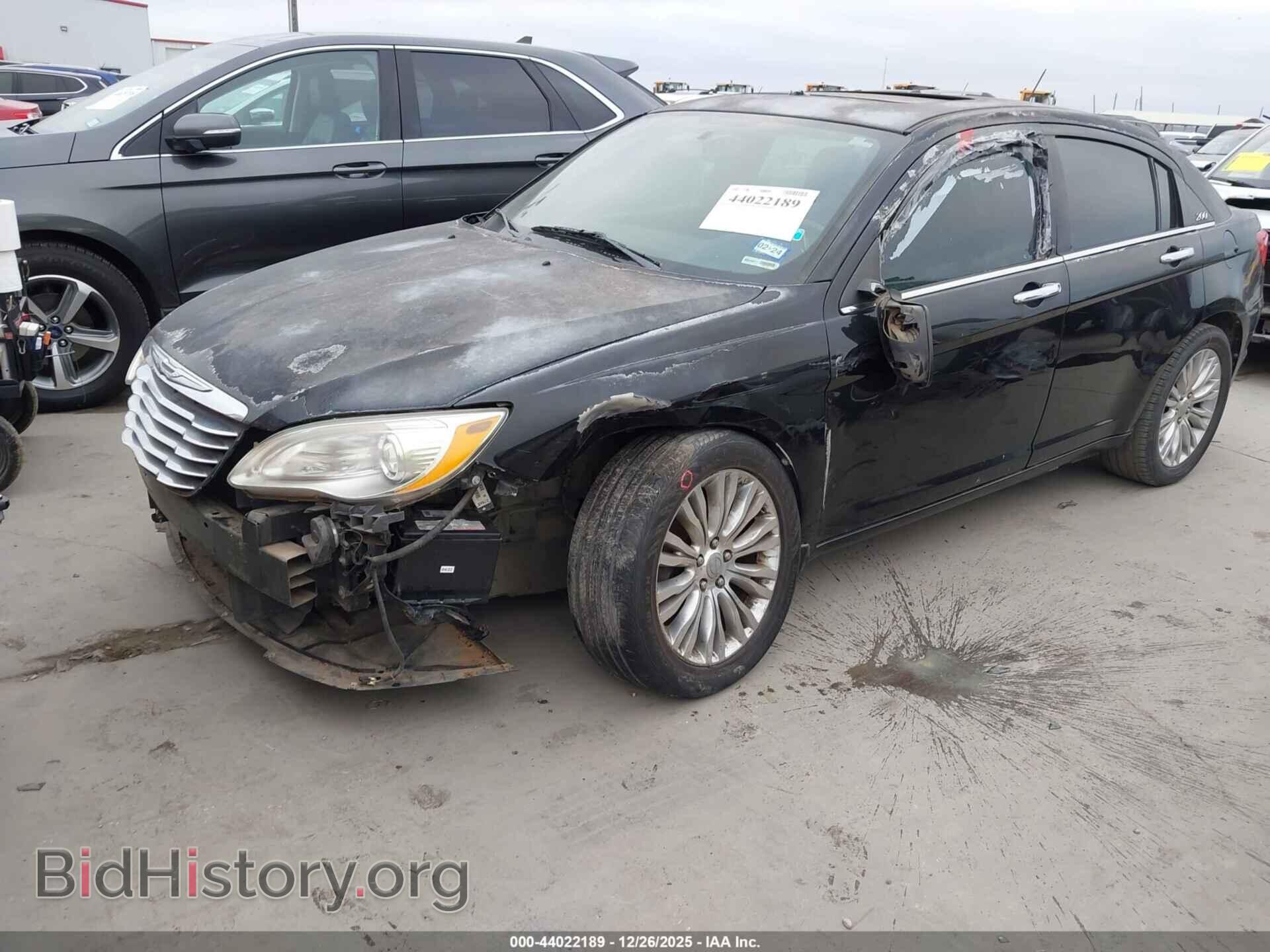 2011 CHRYSLER 200 - VIN: 1C3BC2FB7BN581740 - Photo 2