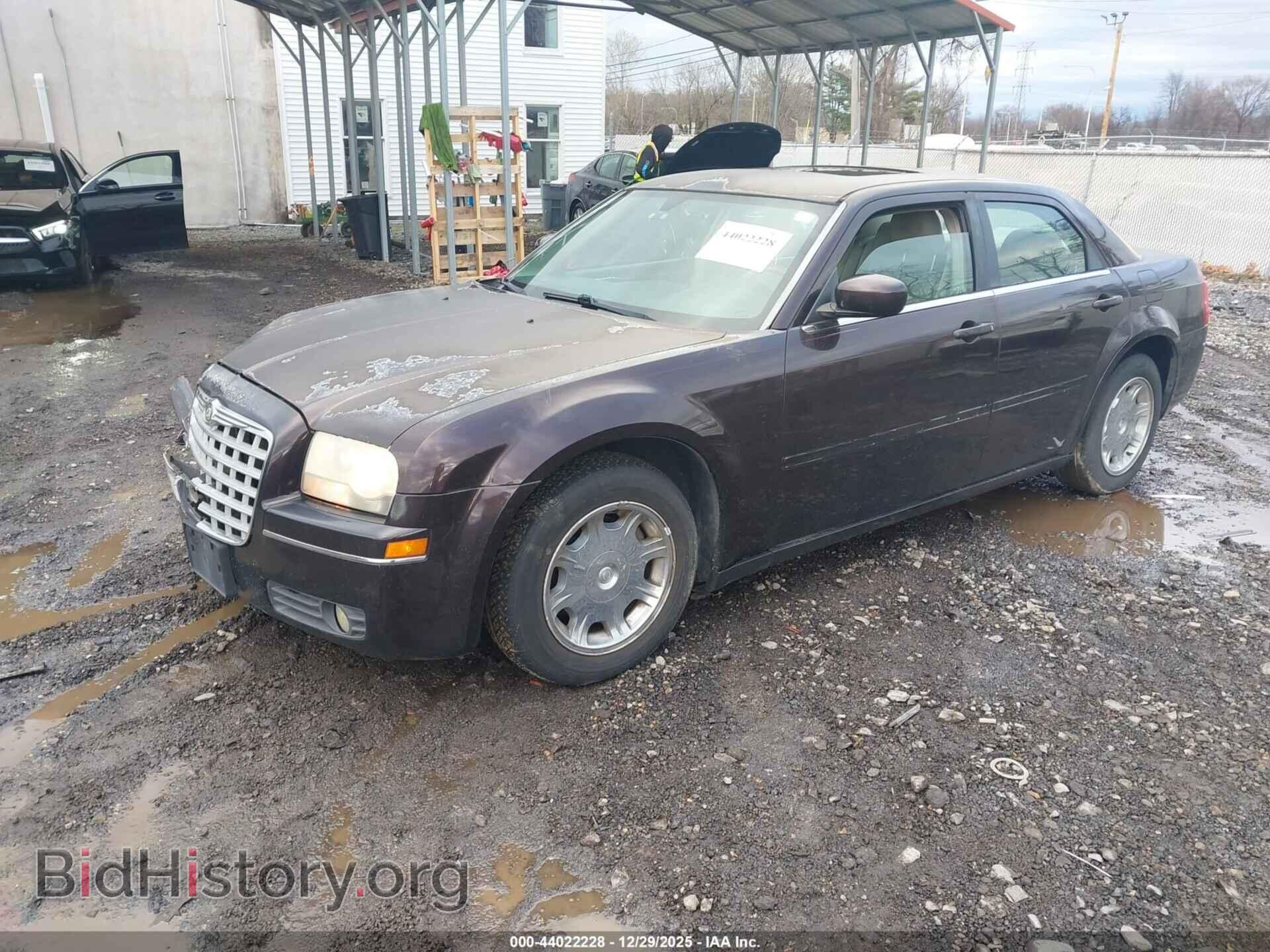 2005 CHRYSLER 300 - VIN: 2C3AA53G35H136279 - Фото 2