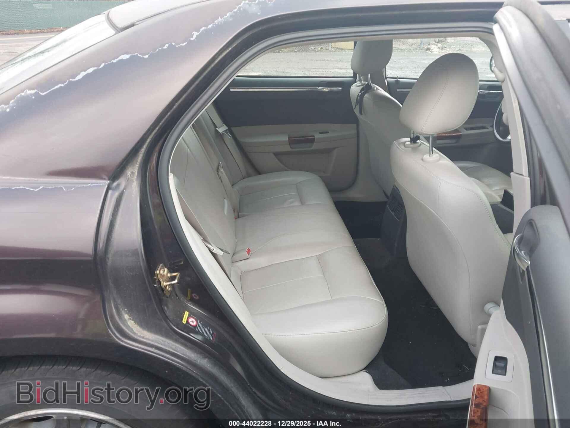 2005 CHRYSLER 300 - VIN: 2C3AA53G35H136279 - Фото 8
