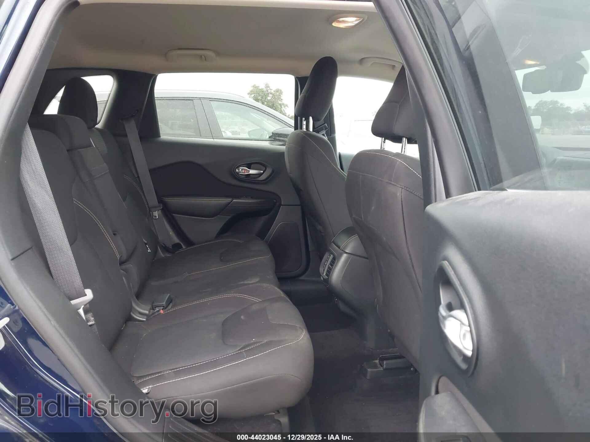 2016 JEEP CHEROKEE - VIN: 1C4PJLCB4GW184702 - Фото 8