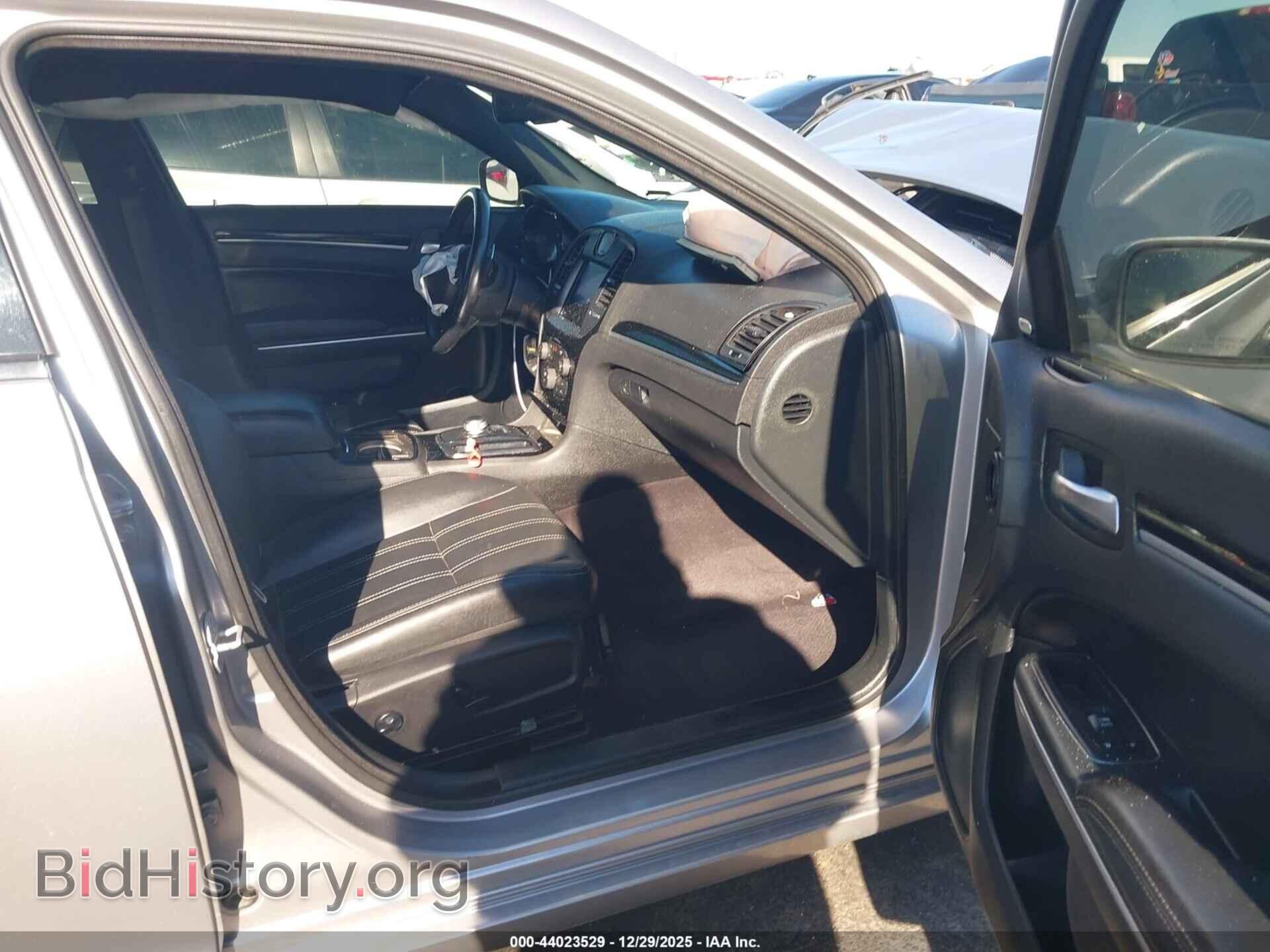 2018 CHRYSLER 300 - VIN: 2C3CCAGG9JH267300 - Фото 5