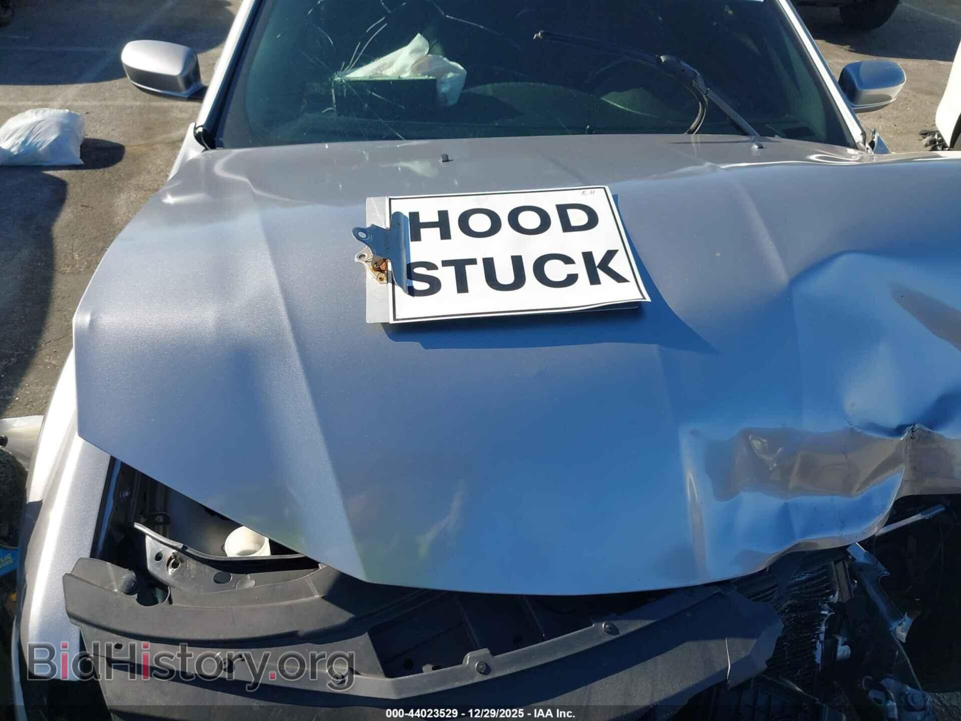 2018 CHRYSLER 300 - VIN: 2C3CCAGG9JH267300 - Фото 10