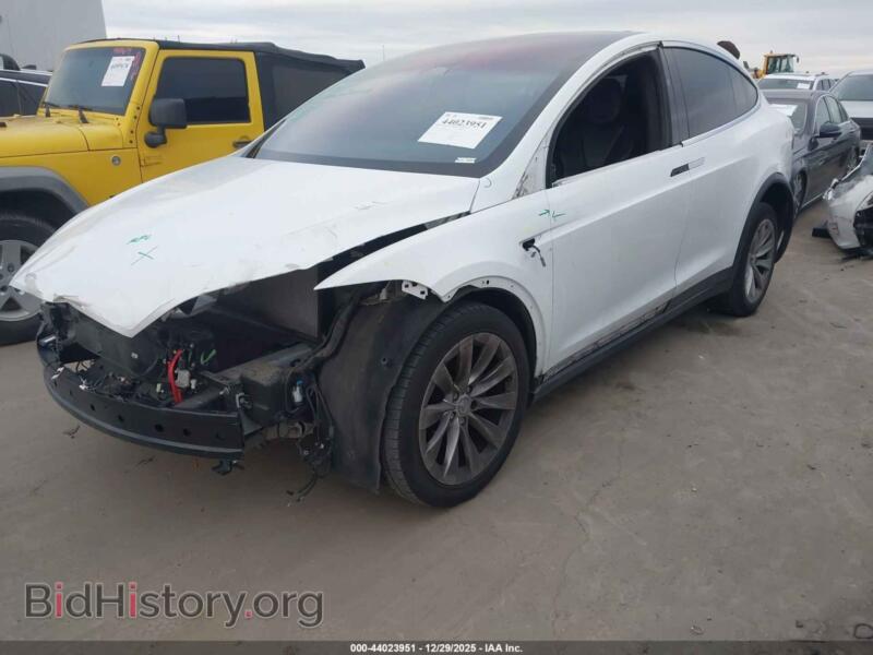 2018 Tesla MODEL X (VIN 5YJXCBE29JF088402) — фото 2 из 19