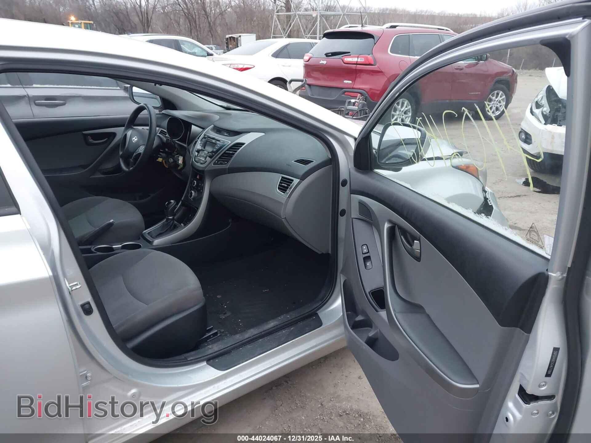 2016 HYUNDAI ELANTRA - VIN: 5NPDH4AE5GH677084 - Фото 5