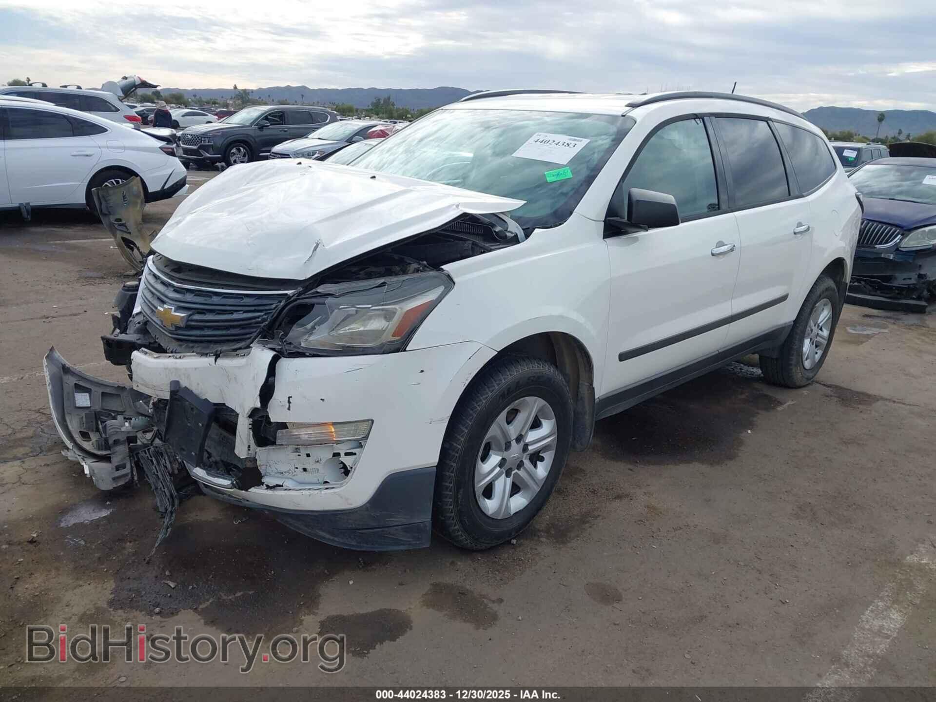 2015 CHEVROLET TRAVERSE - VIN: 1GNKRFED2FJ136010 - Фото 2