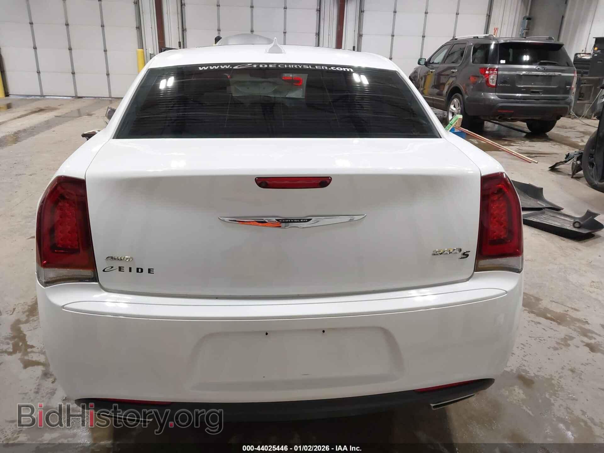 2016 CHRYSLER 300 - VIN: 2C3CCAGGXGH191501 - Фото 17