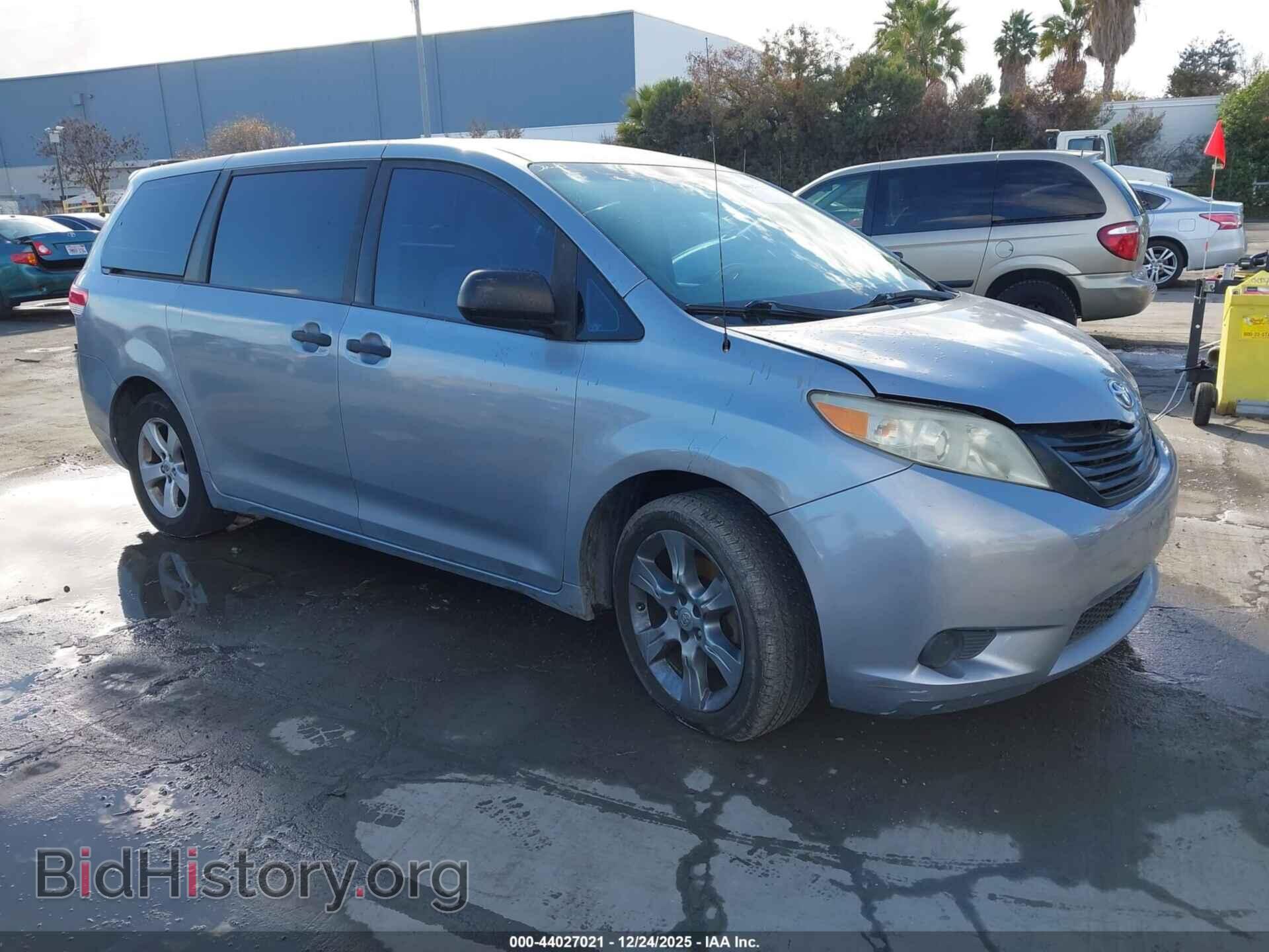 Фотография 5TDKA3DC7CS009825 - TOYOTA SIENNA 2012
