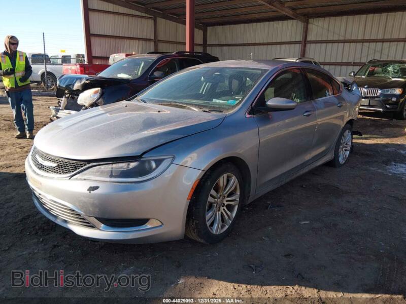 2015 Chrysler 200 (VIN 1C3CCCAB9FN555132) — photo 2 of 17