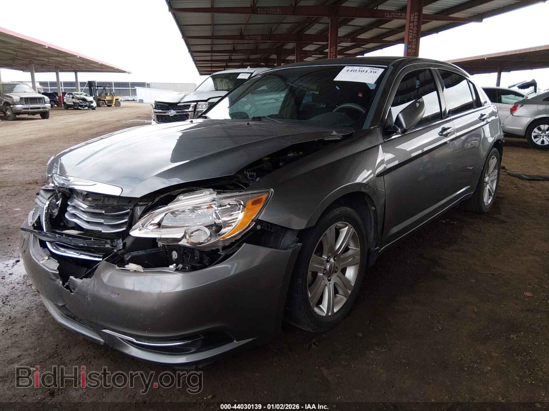 2013 CHRYSLER 200 - VIN: 1C3CCBAB1DN647245 - Фото 2