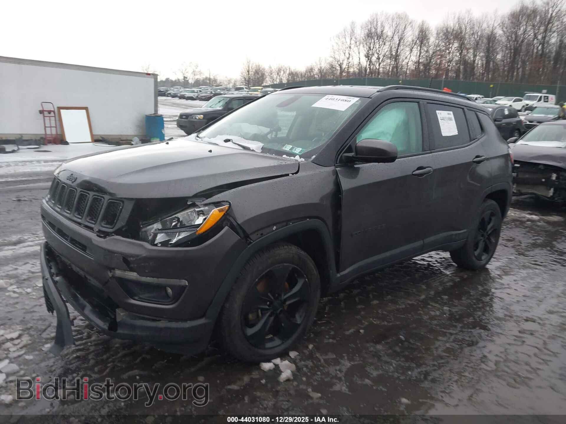 2018 JEEP COMPASS - VIN: 3C4NJDBB8JT395493 - Фото 2