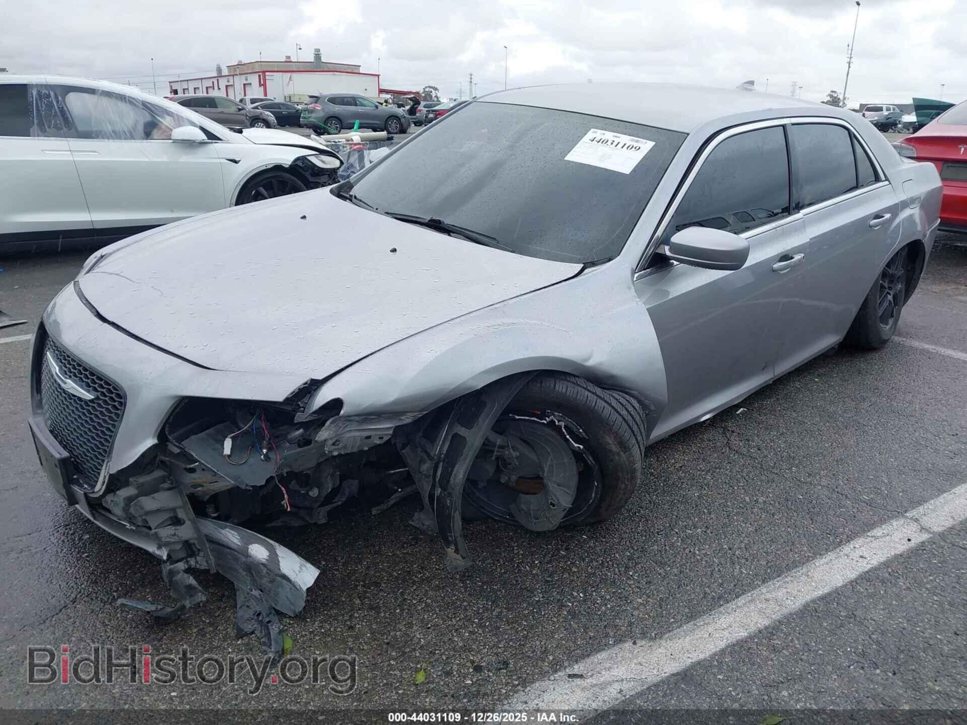 2017 CHRYSLER 300 - VIN: 2C3CCAAG6HH516252 - Фото 2