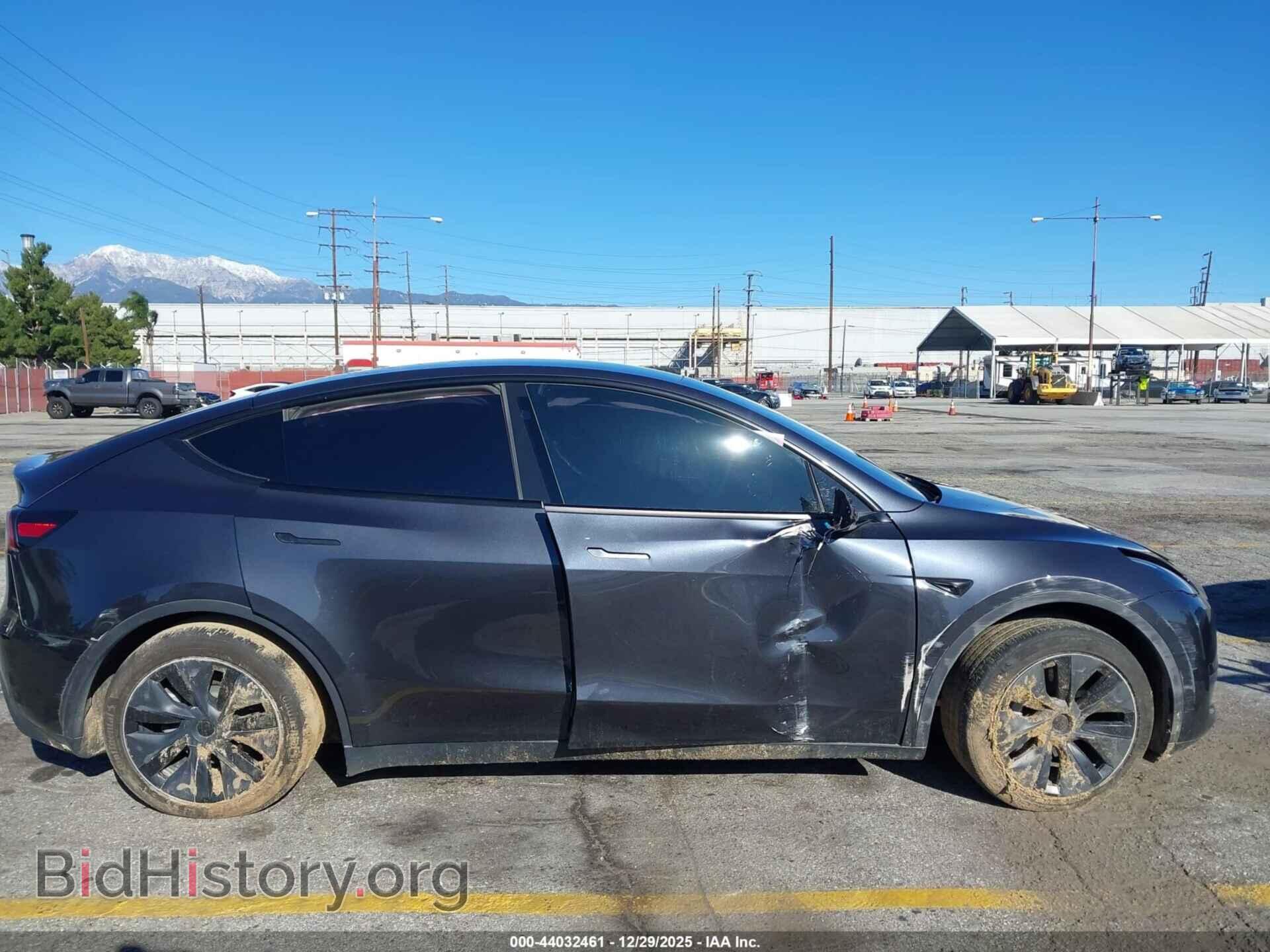 2024 TESLA MODEL Y - VIN: 7SAYGDED2RF116545 - Фото 12