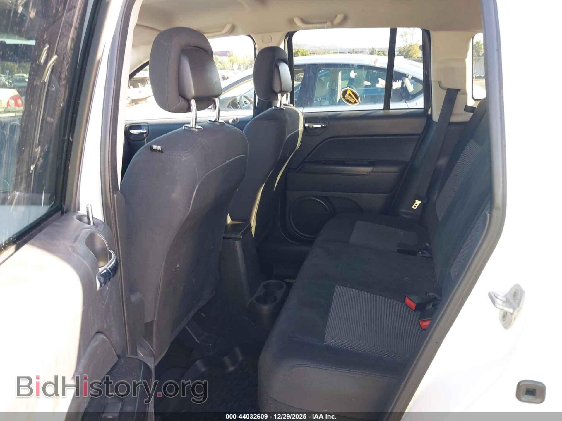 2011 JEEP COMPASS - VIN: 1J4NT1FB8BD170477 - Photo 8