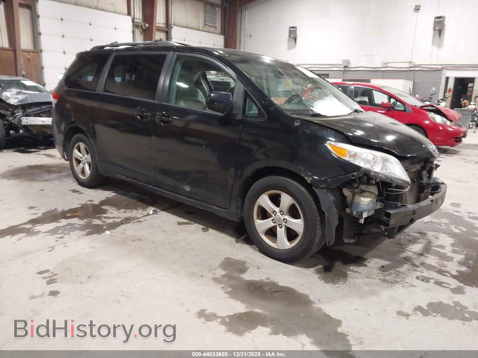 Photo 5TDKK3DC0BS123239 - TOYOTA SIENNA 2011