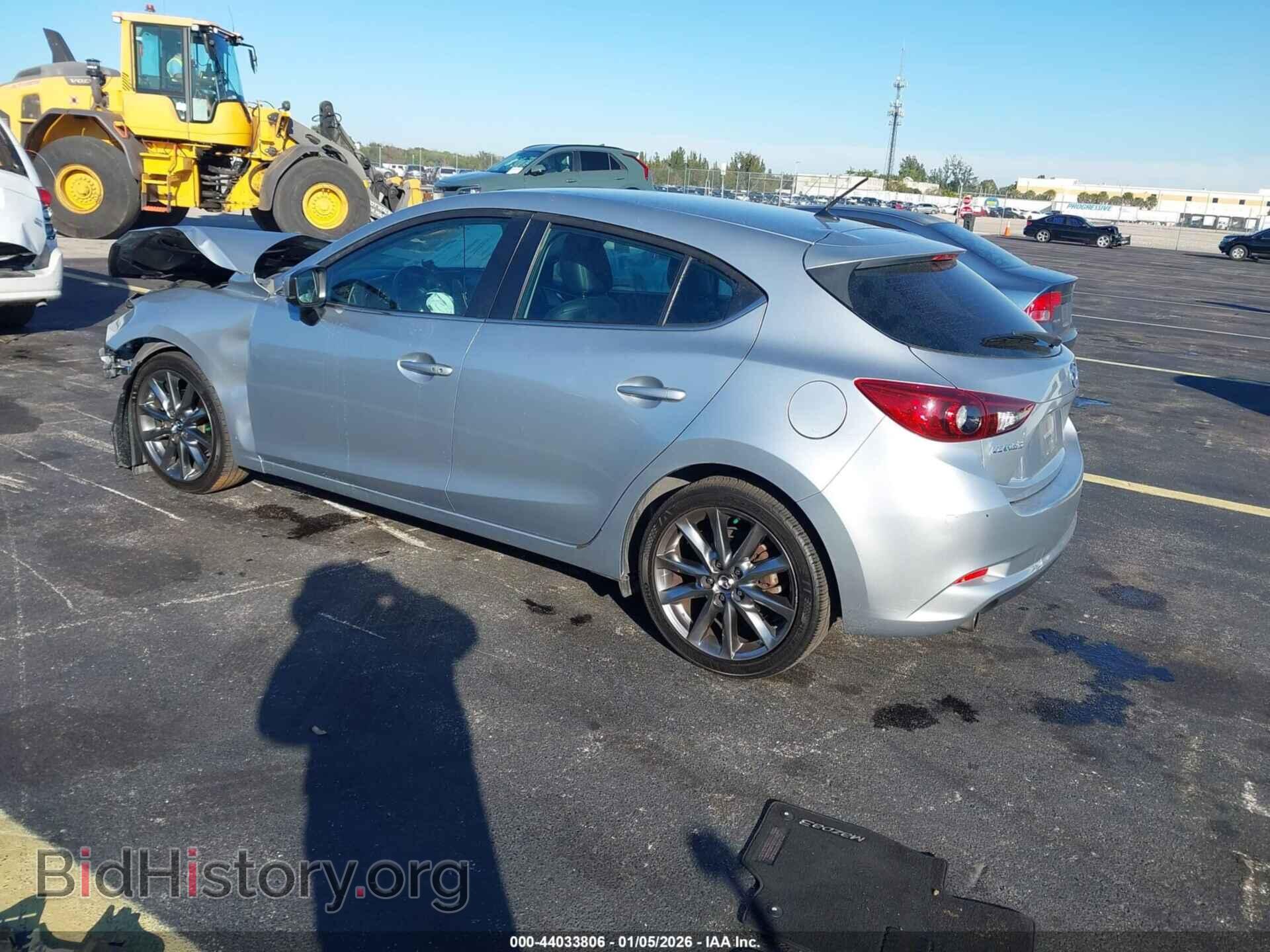 2018 MAZDA MAZDA3 - VIN: 3MZBN1L38JM242133 - Фото 3