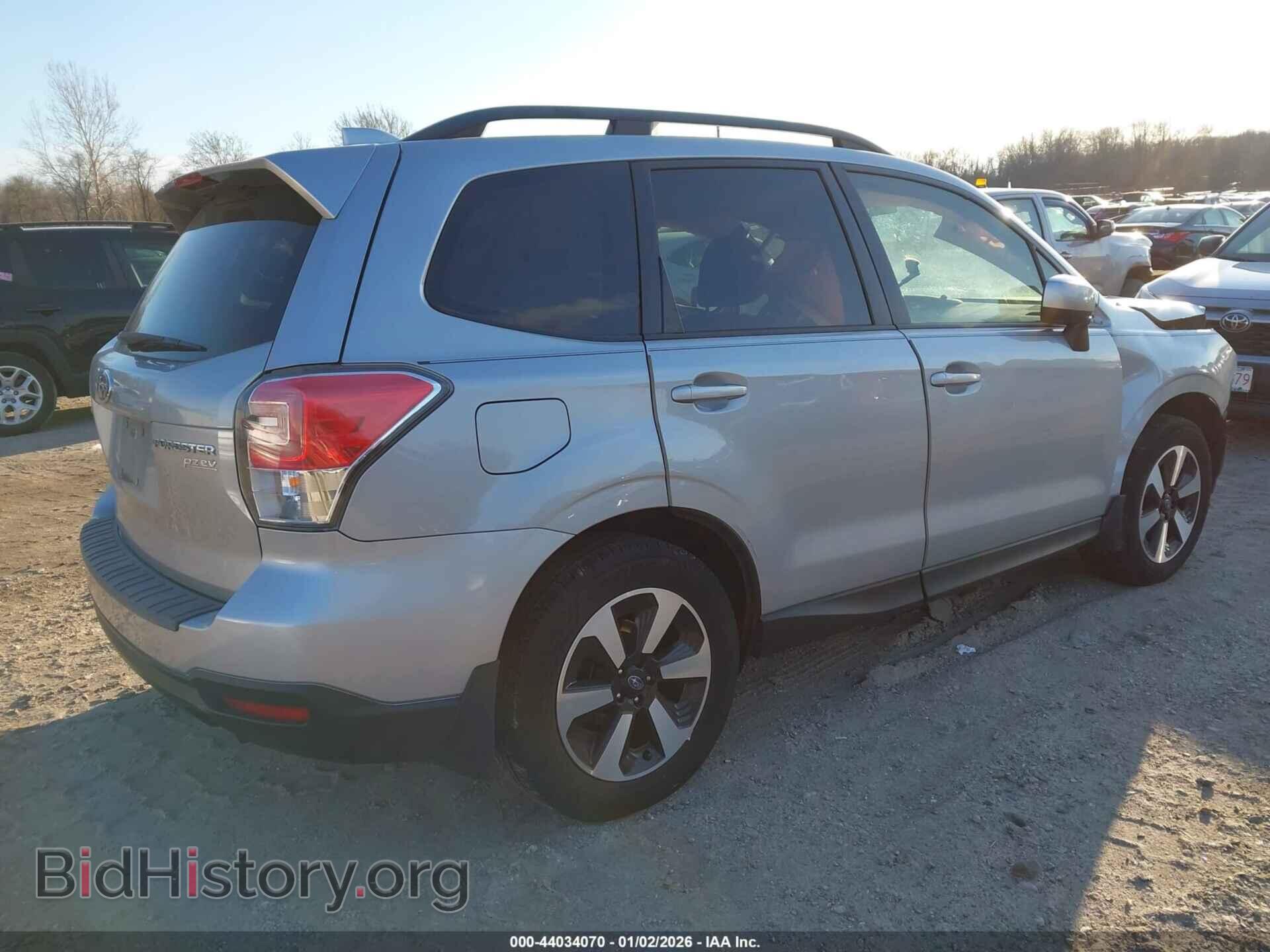 2017 SUBARU FORESTER - VIN: JF2SJAEC4HH434192 - Фото 4