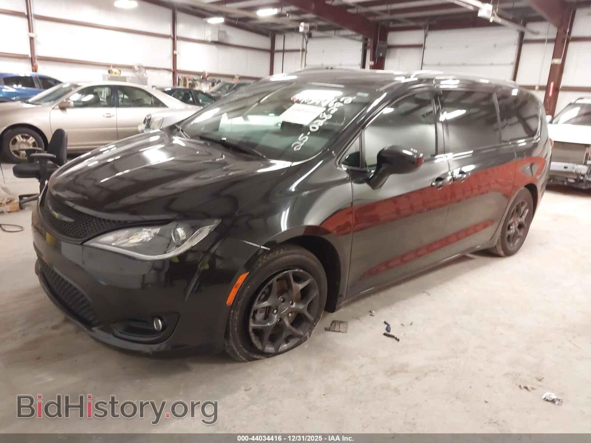 2019 CHRYSLER PACIFICA - VIN: 2C4RC1FGXKR567124 - Фото 2