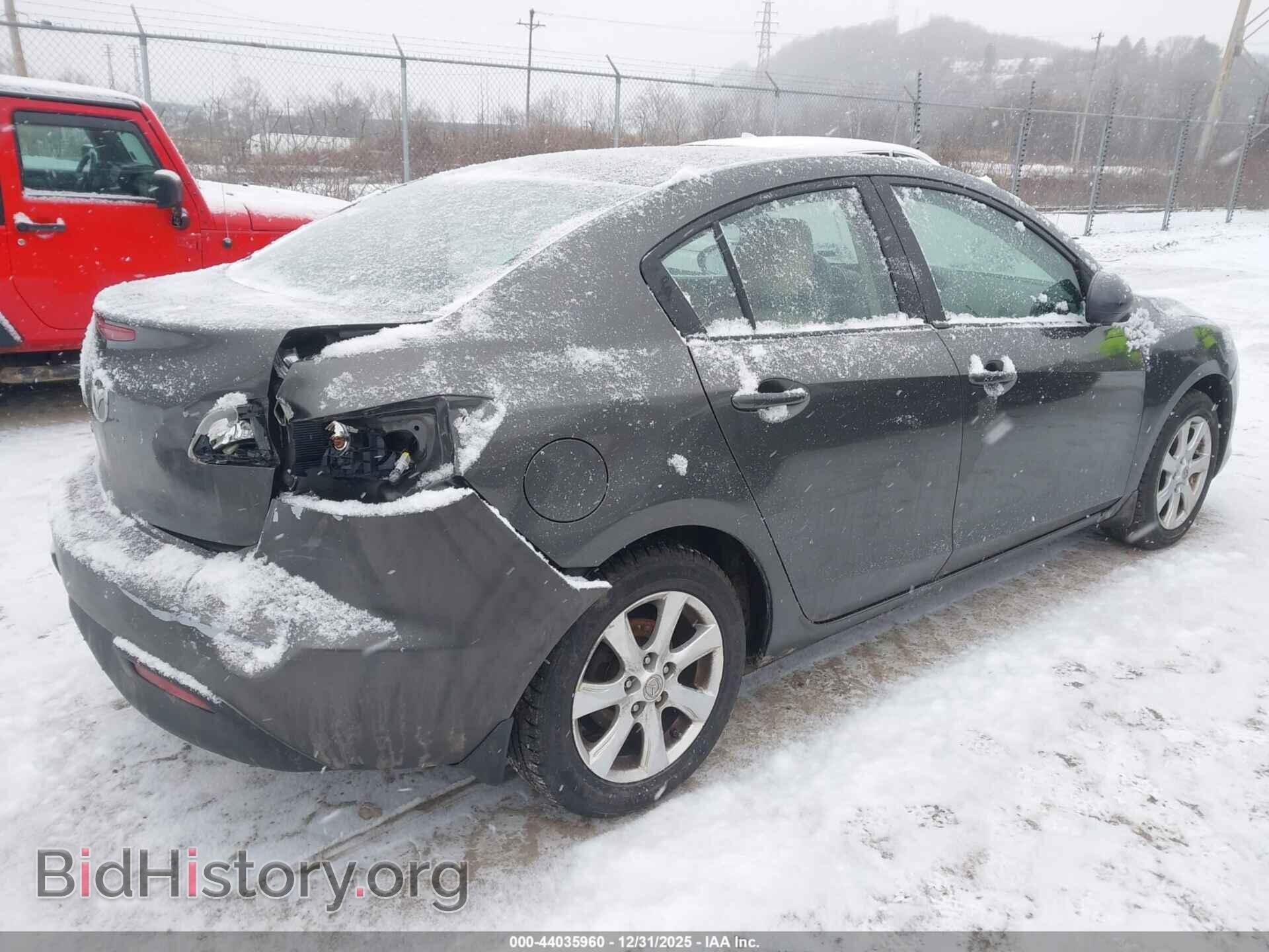 2011 MAZDA MAZDA3 - VIN: JM1BL1VG7B1365784 - Фото 4