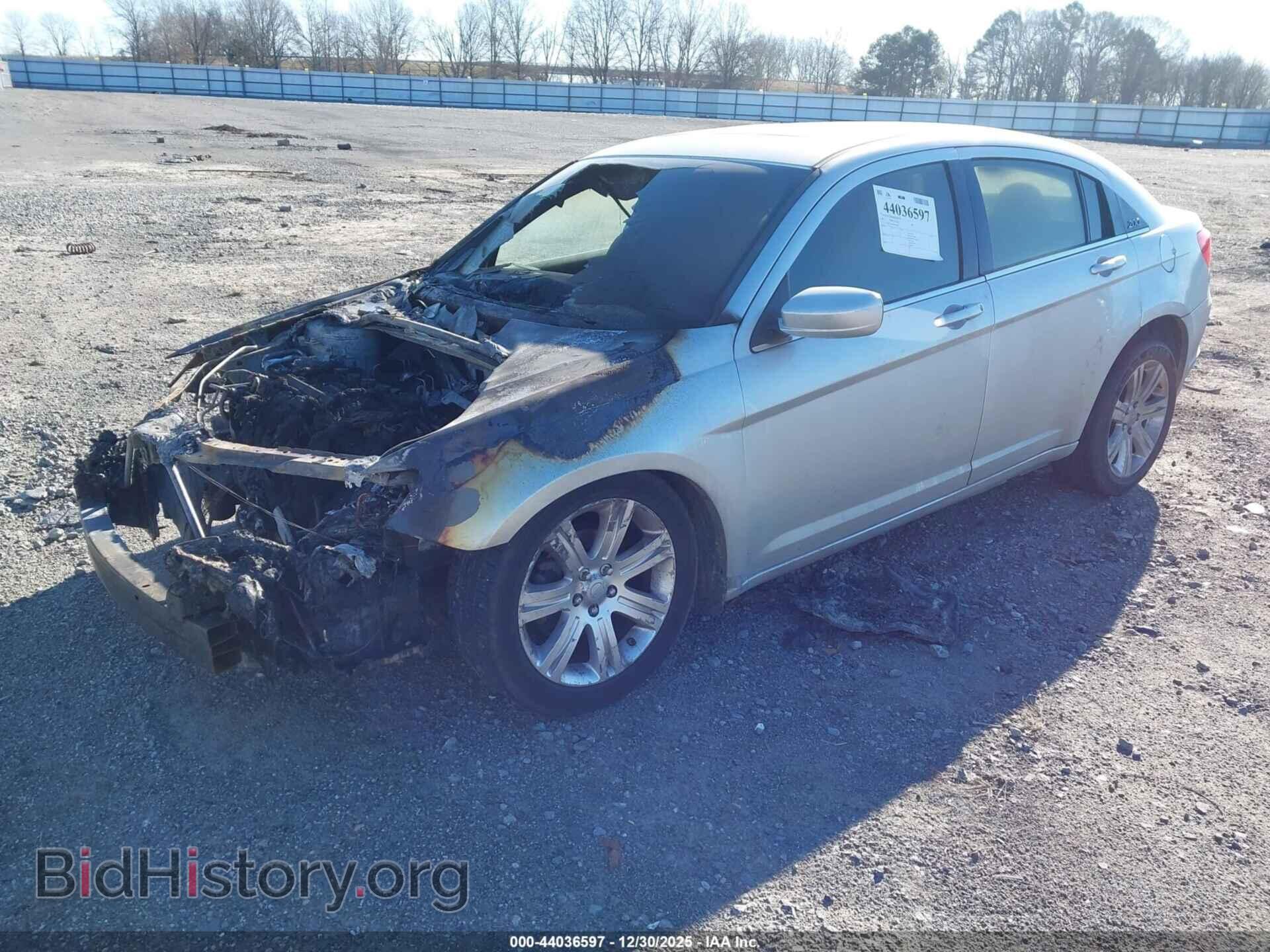 2011 CHRYSLER 200 - VIN: 1C3BC1FB4BN613800 - Фото 2