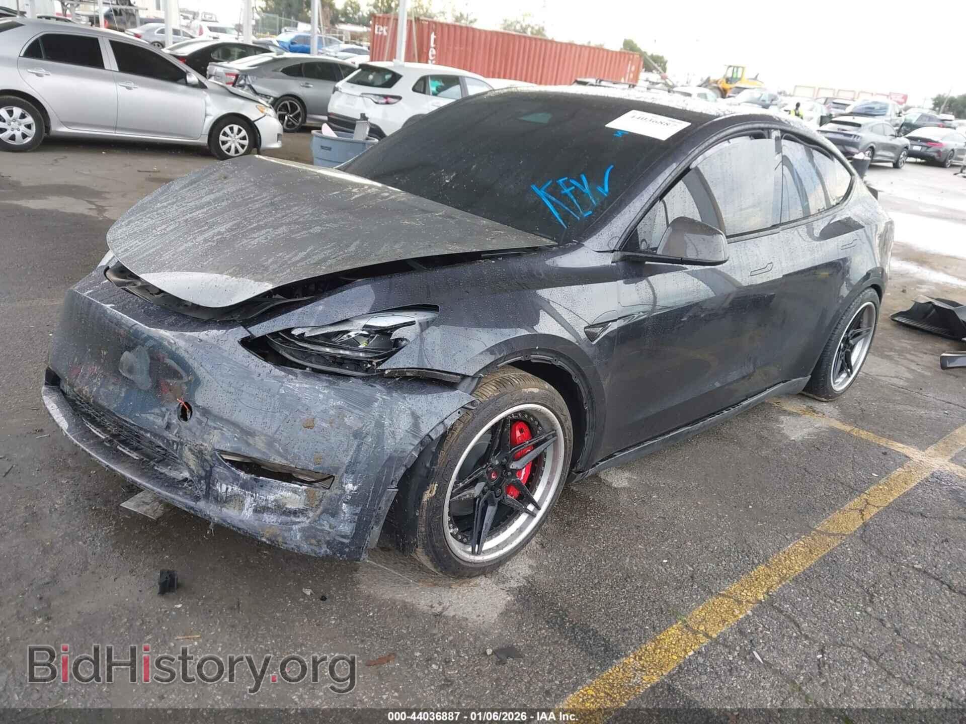 2024 TESLA MODEL Y - VIN: 7SAYGDED2RF157693 - Фото 2
