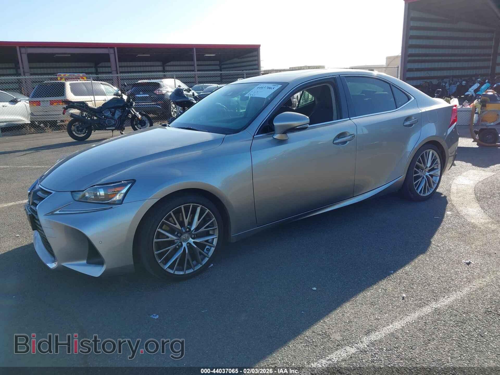 2017 LEXUS IS 200T - VIN: JTHBA1D20H5046528 - Фото 2