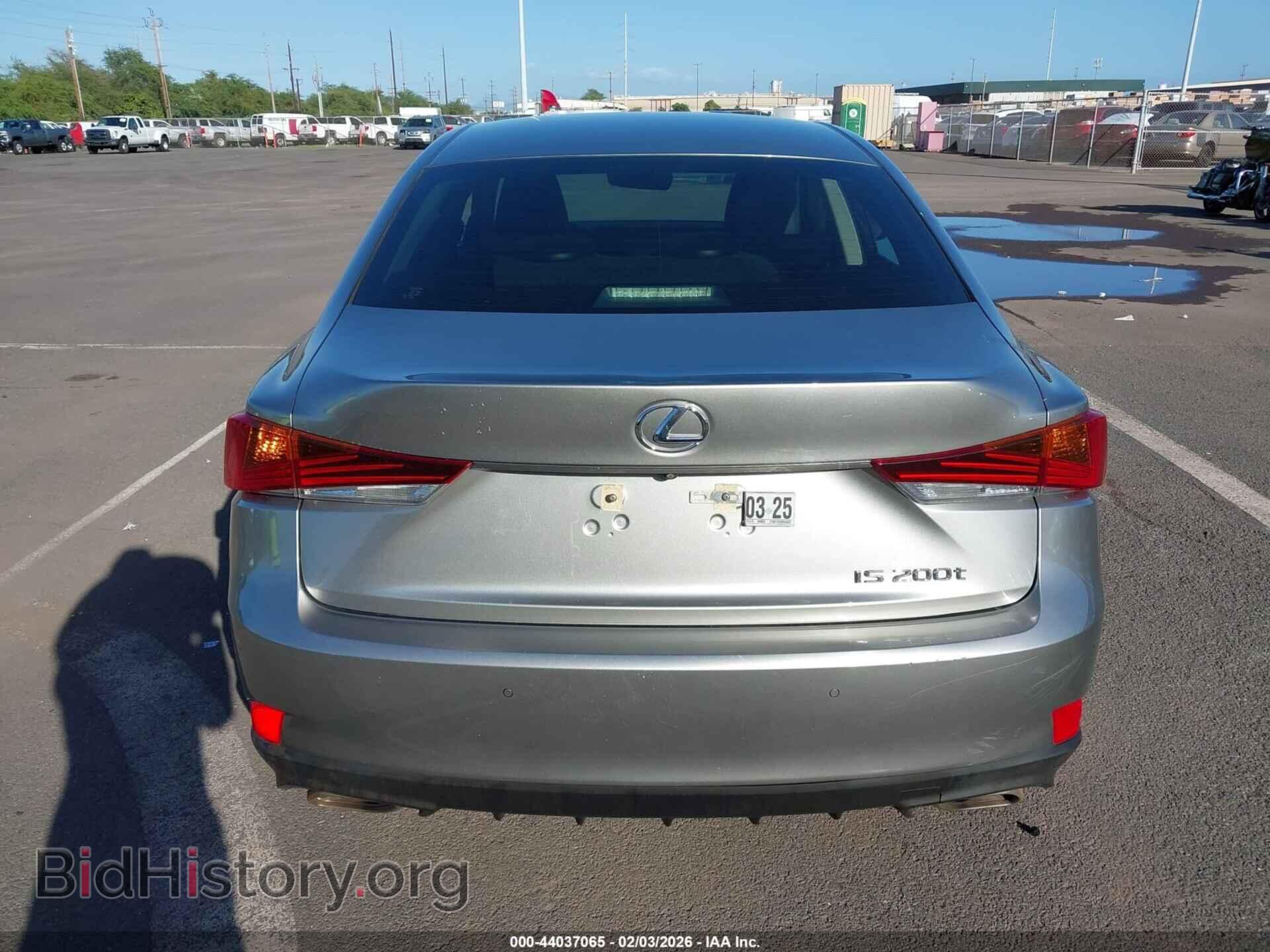 2017 LEXUS IS 200T - VIN: JTHBA1D20H5046528 - Фото 16