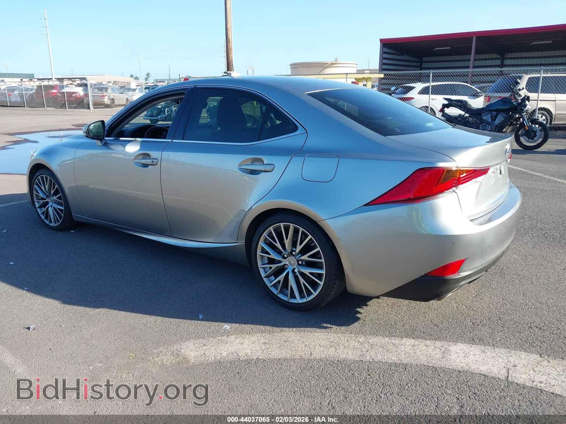 2017 LEXUS IS 200T - VIN: JTHBA1D20H5046528 - Фото 3