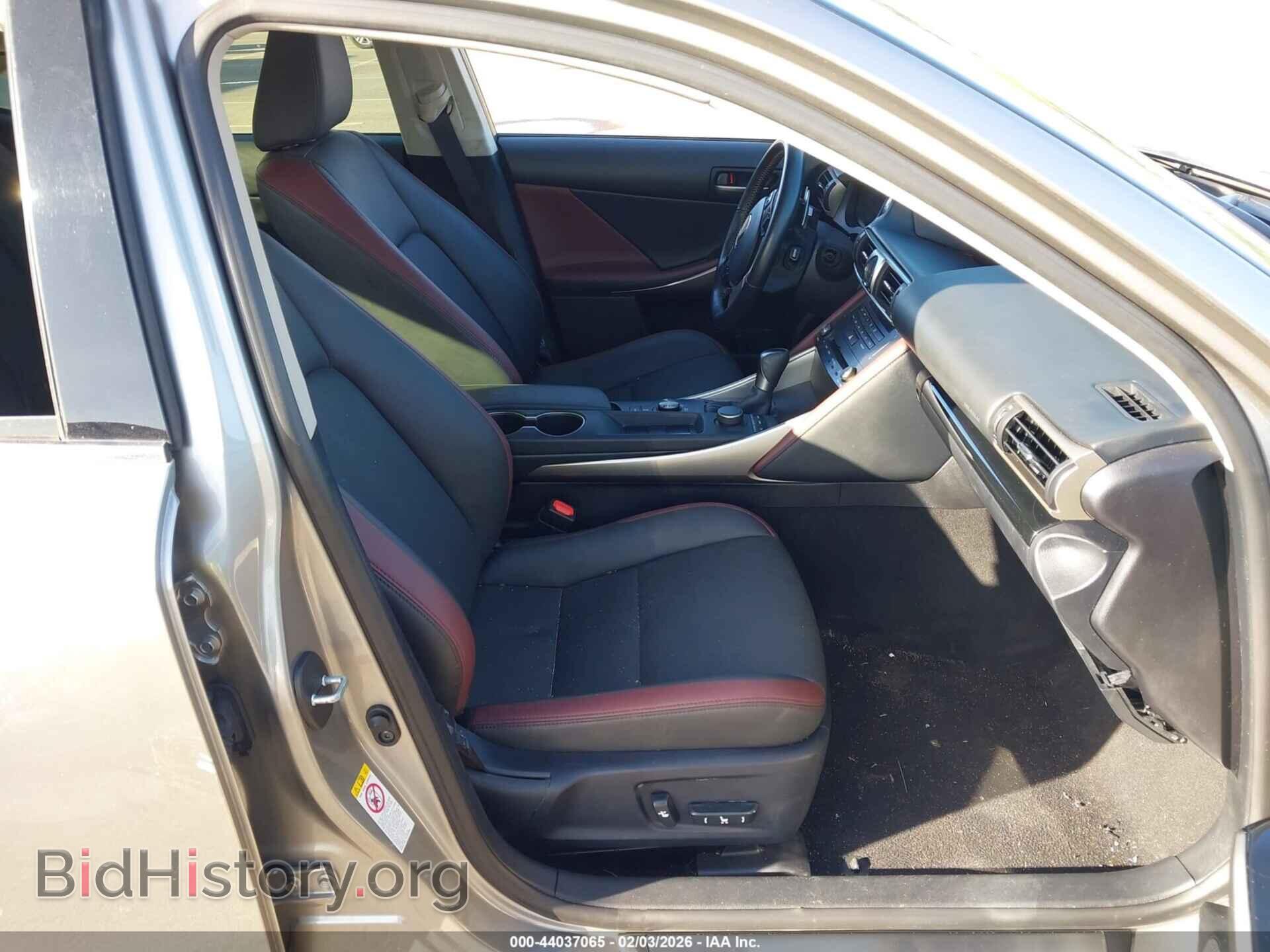 2017 LEXUS IS 200T - VIN: JTHBA1D20H5046528 - Фото 5