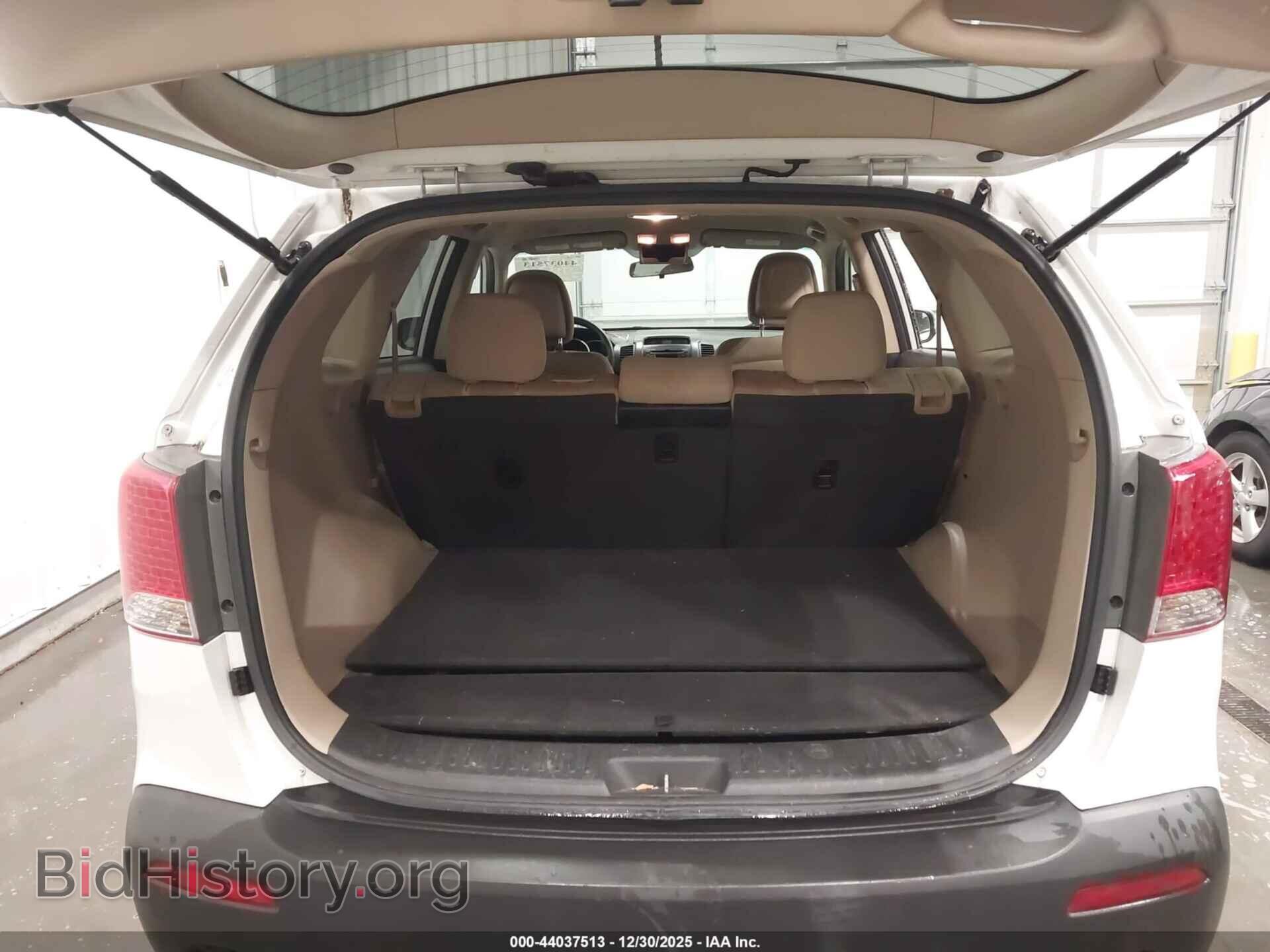 2011 KIA SORENTO - VIN: 5XYKT3A19BG073003 - Фото 17