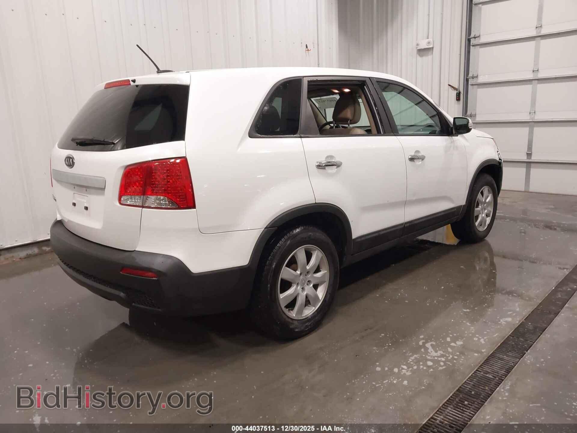 2011 KIA SORENTO - VIN: 5XYKT3A19BG073003 - Фото 4