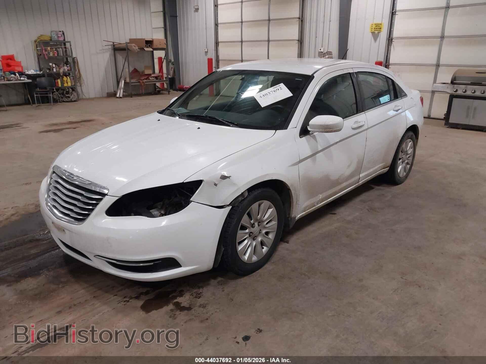 2012 CHRYSLER 200 - VIN: 1C3CCBAB2CN295548 - Фото 2