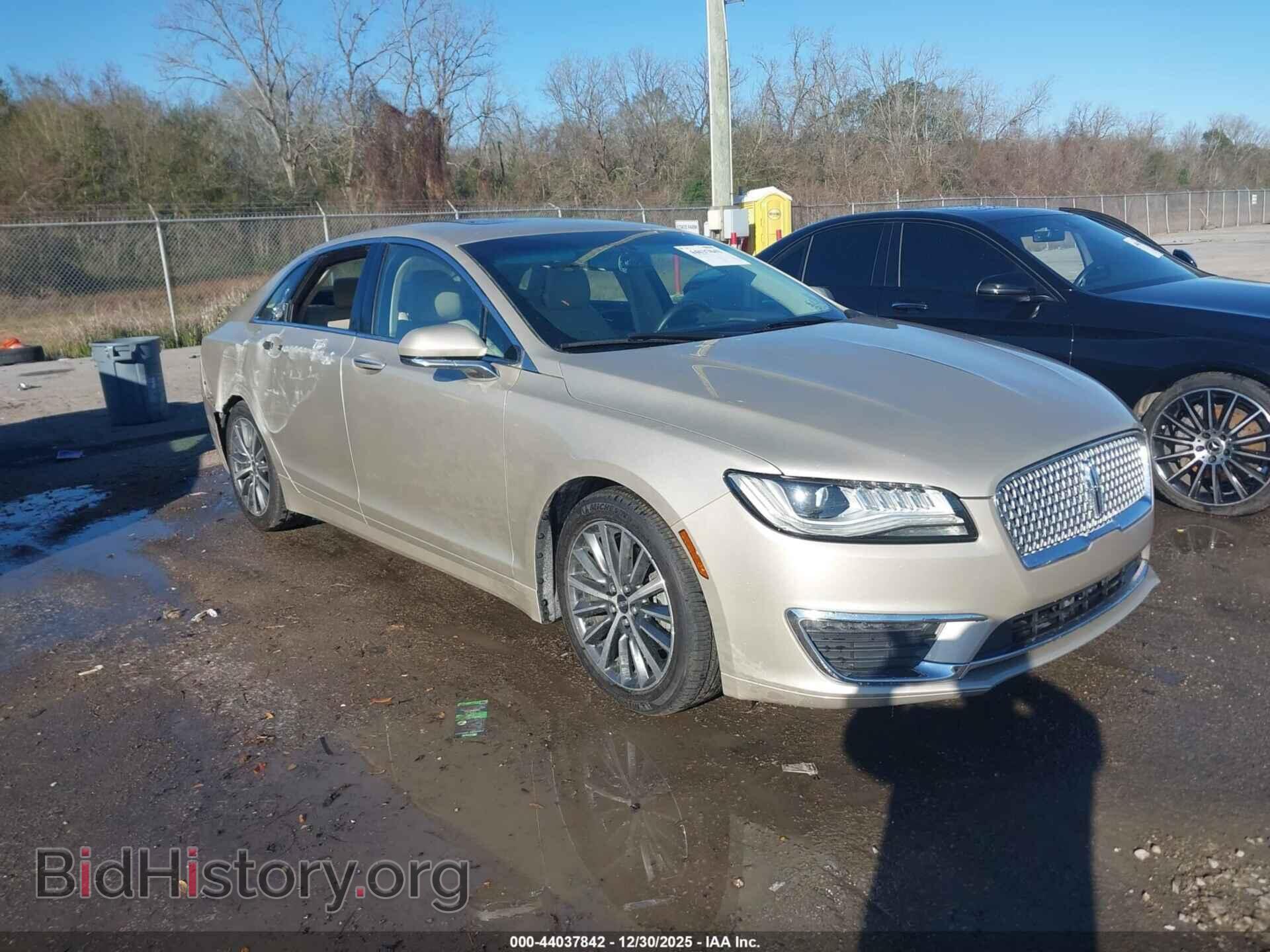 Photo 3LN6L5C90HR641875 - LINCOLN MKZ 2017