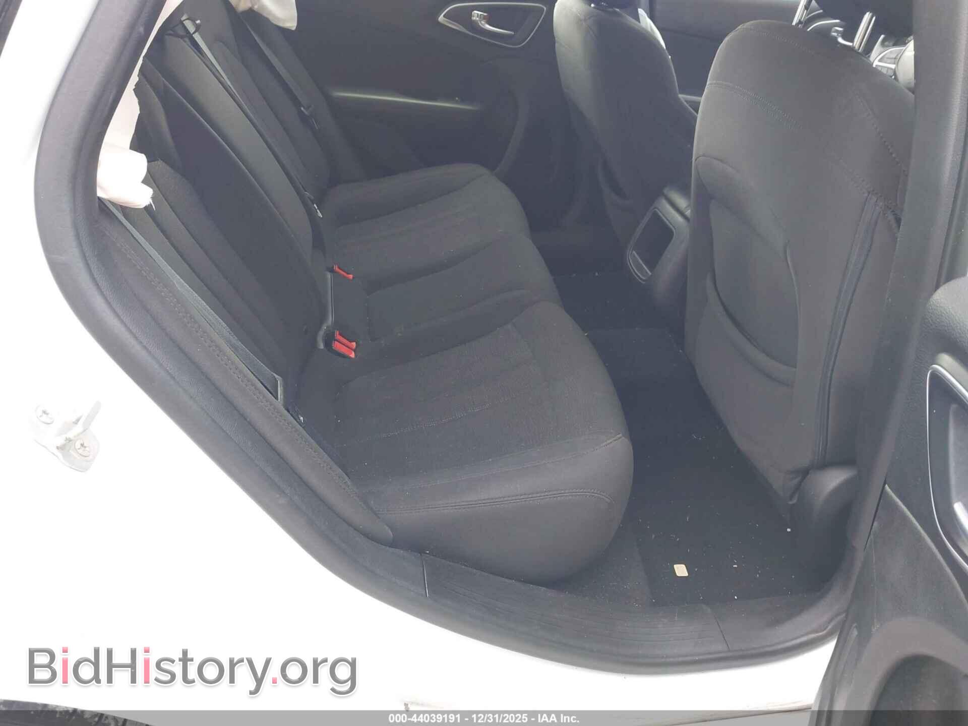 2015 CHRYSLER 200 - VIN: 1C3CCCAB6FN526042 - Фото 8