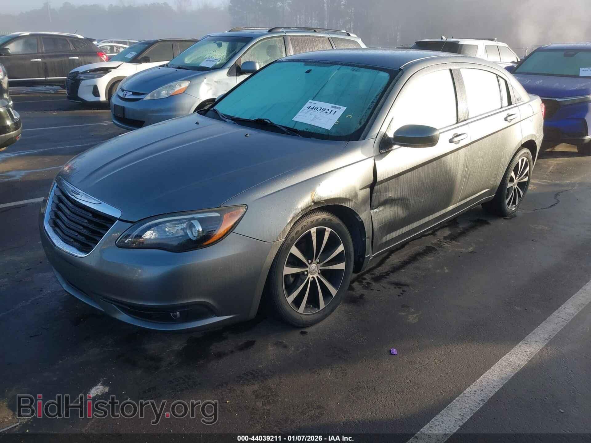 2013 CHRYSLER 200 - VIN: 1C3CCBCG5DN526193 - Фото 2